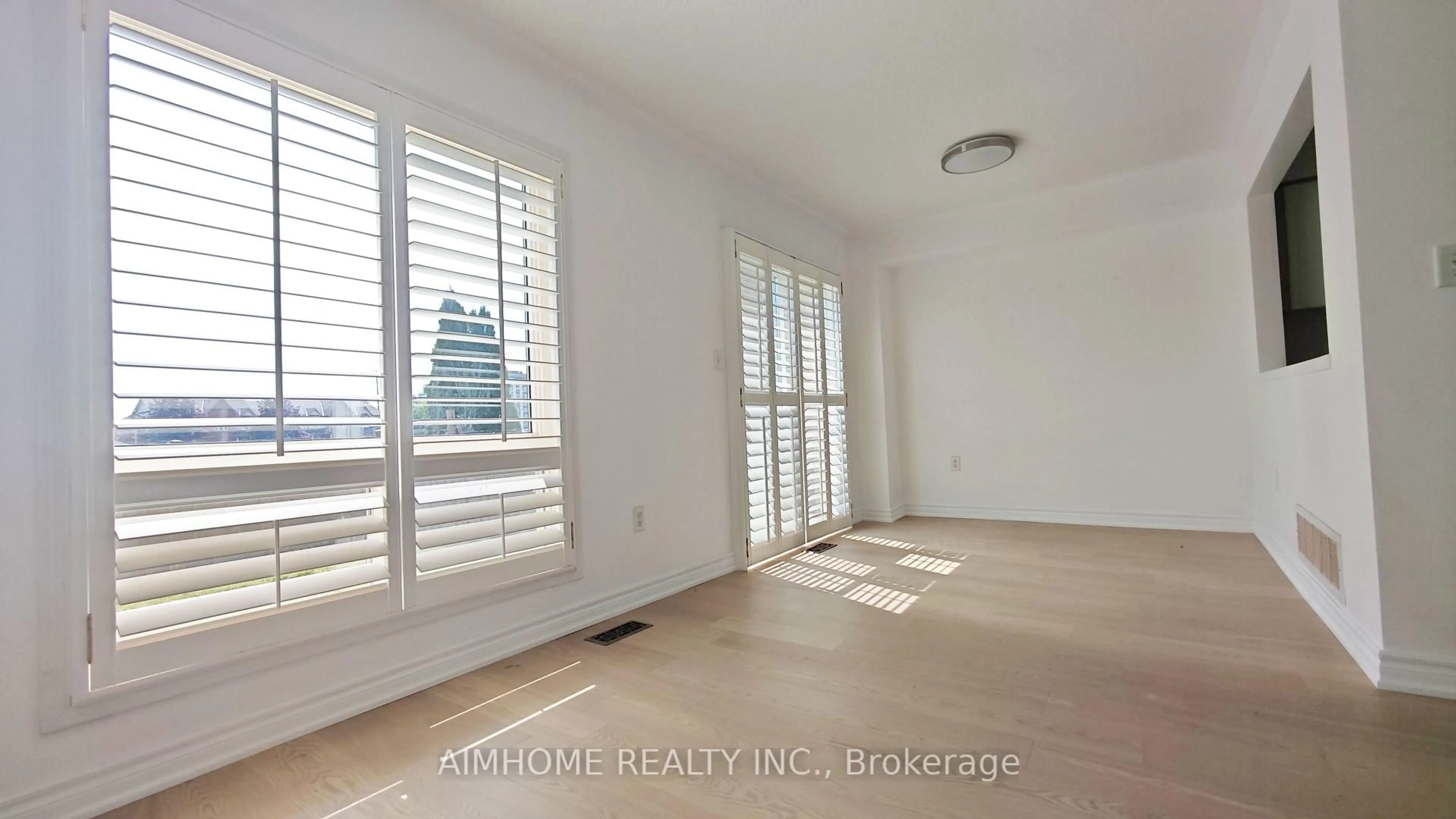 A pic of a room for 340 KITTRIDGE Rd, Oakville Ontario L6H 7K6
