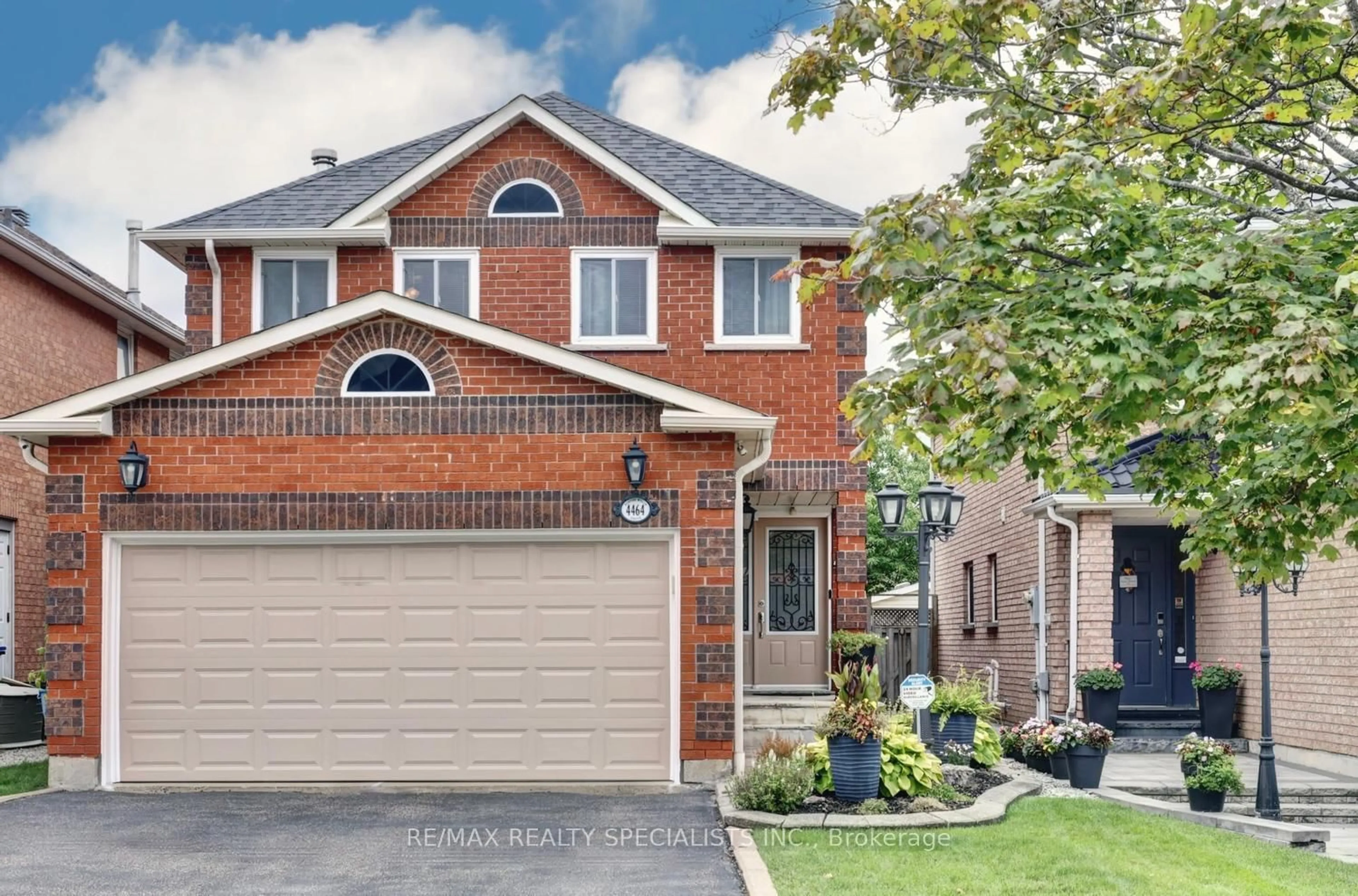 Home with brick exterior material, street for 4464 Weeping Willow Dr, Mississauga Ontario L5V 1K3