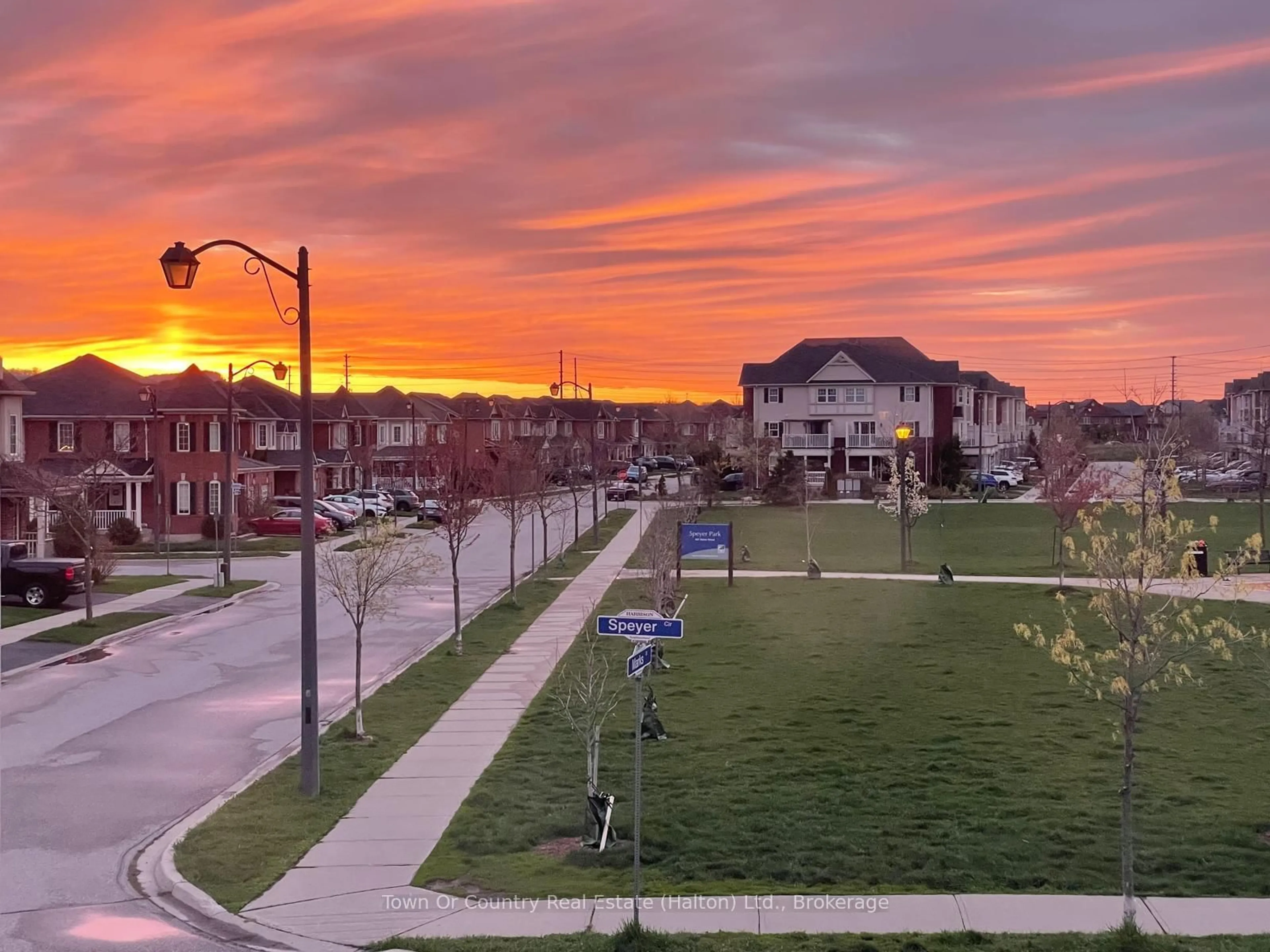 A pic from outside/outdoor area/front of a property/back of a property/a pic from drone, street for 641 Speyer Circ, Milton Ontario L9T 0Y5