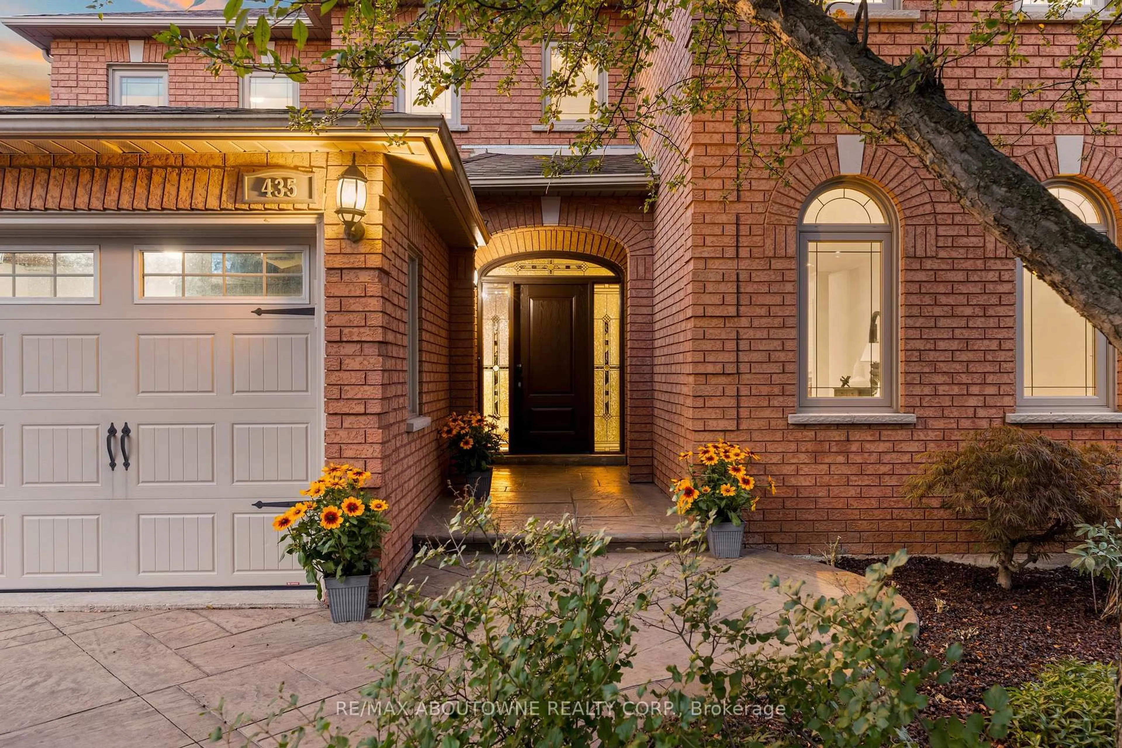 Unknown for 435 March Cres, Oakville Ontario L6H 5X7