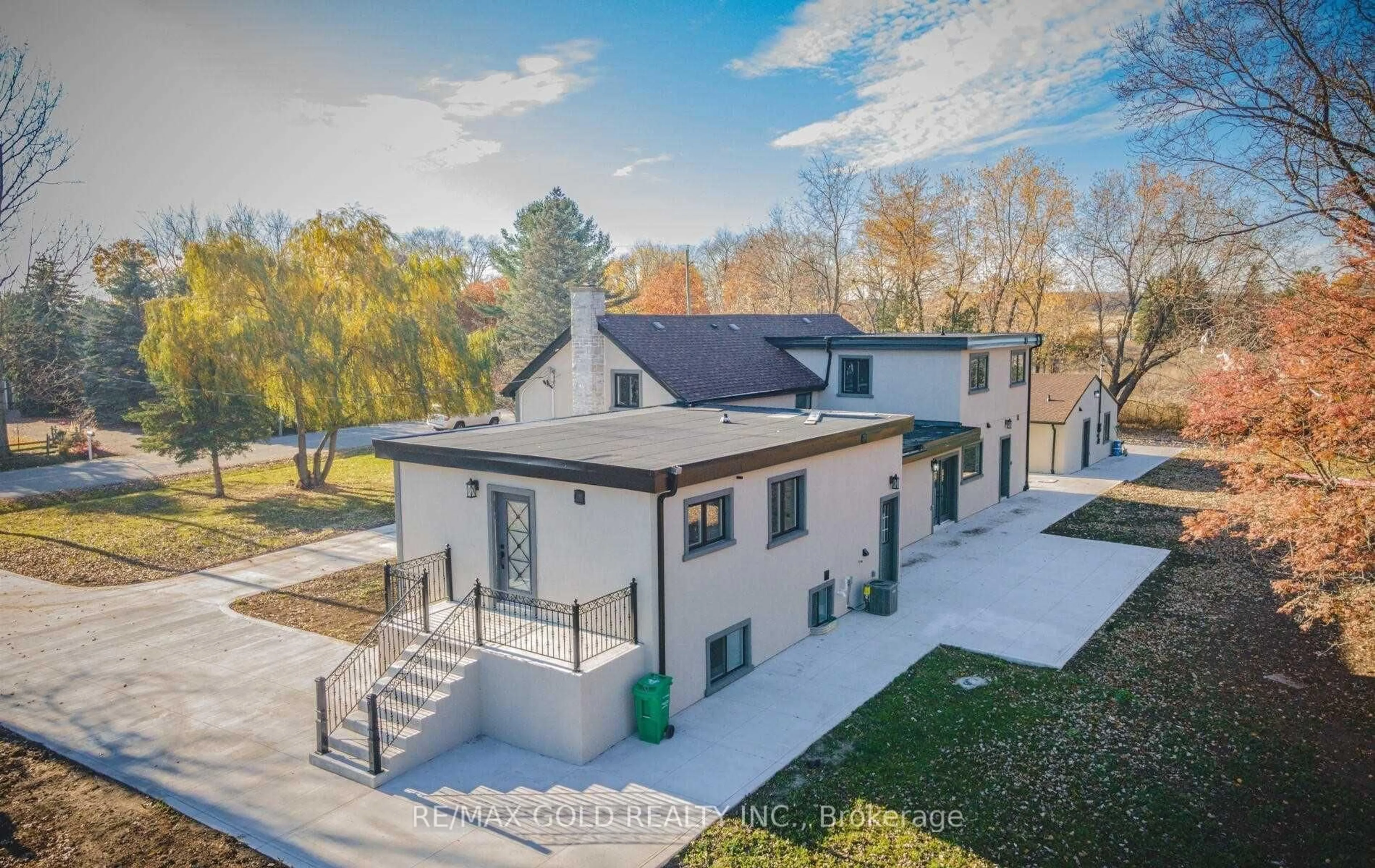 A pic from outside/outdoor area/front of a property/back of a property/a pic from drone, unknown for 18137 Cataract Rd, Caledon Ontario L7K 1P3