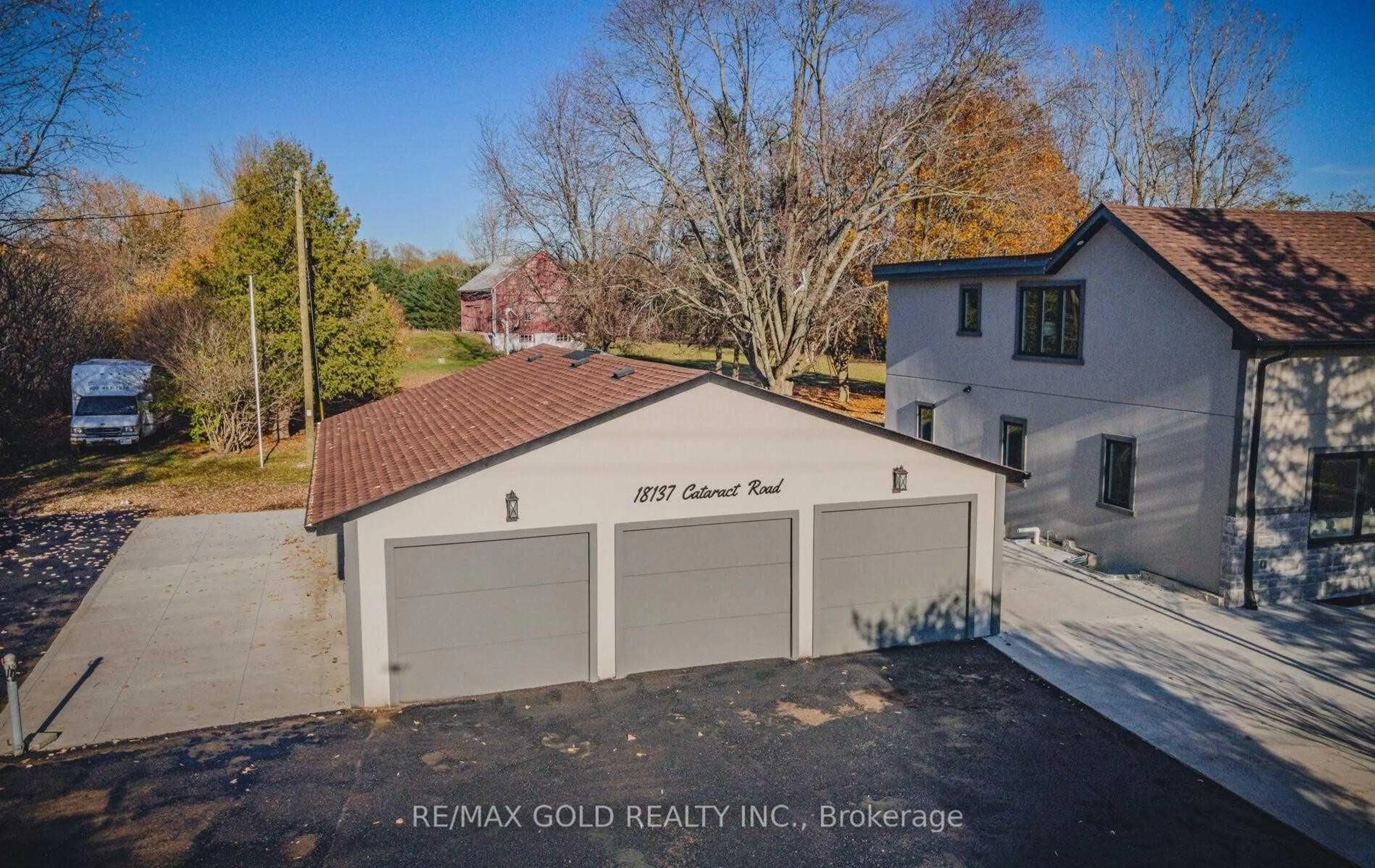 A pic from outside/outdoor area/front of a property/back of a property/a pic from drone, water/lake/river/ocean view for 18137 Cataract Rd, Caledon Ontario L7K 1P3