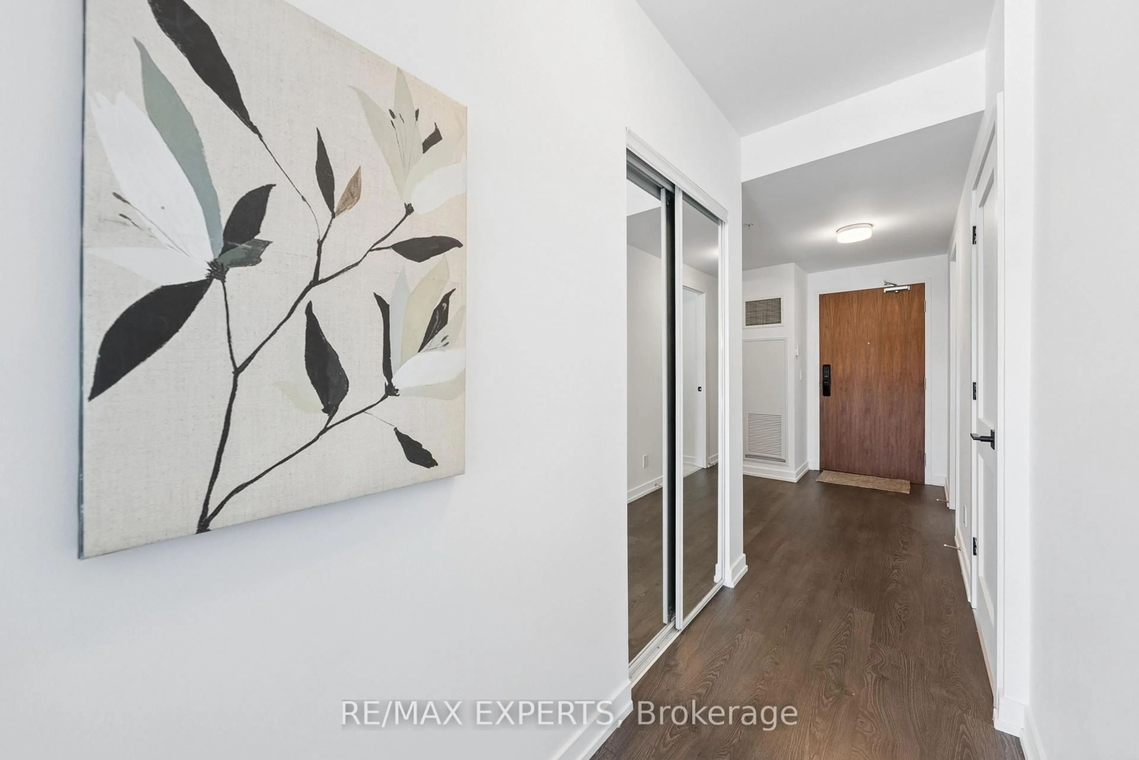 Indoor entryway for 50 Ann St #515, Caledon Ontario L7E 1B9