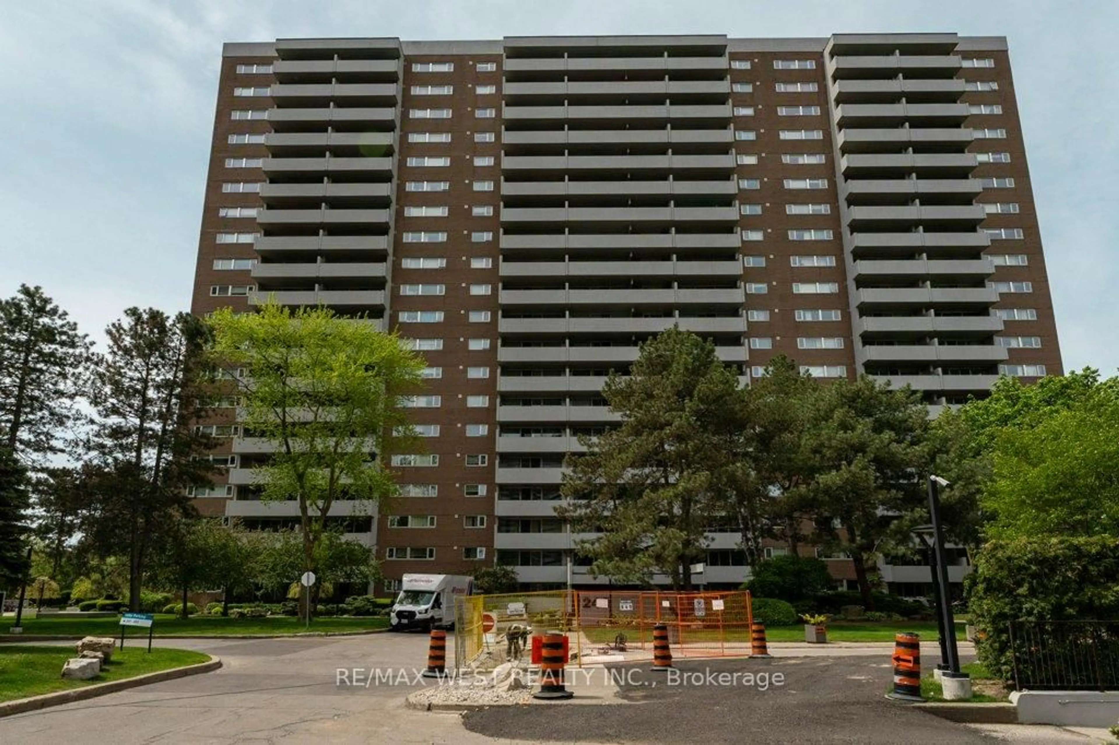 Unknown for 240 Scarlett Rd #807, Toronto Ontario M6N 4X4
