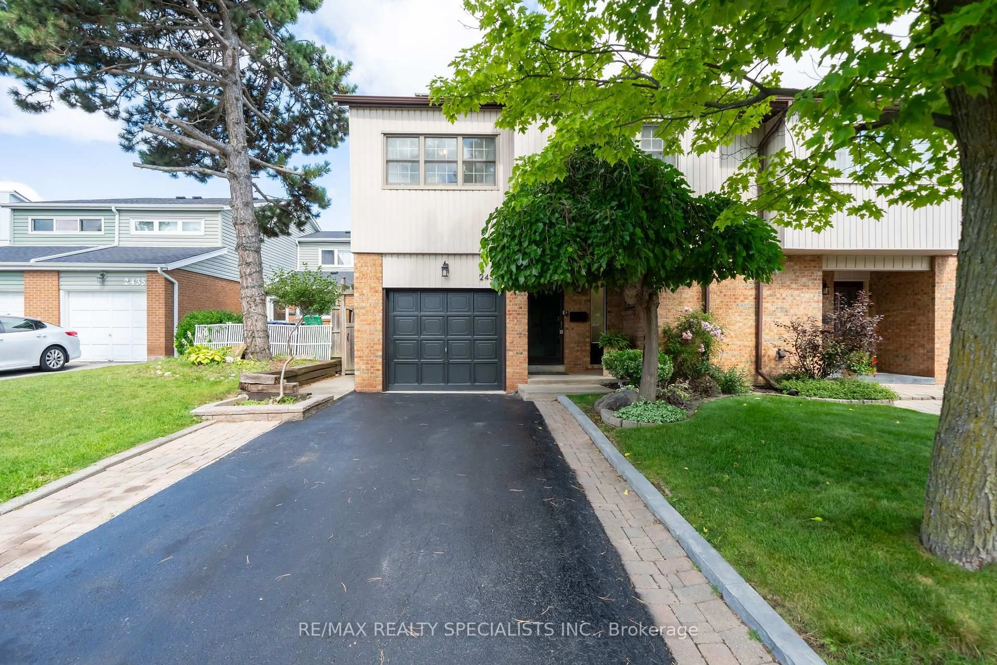 Unknown for 2431 Basswood Cres, Mississauga Ontario L5L 1Y2