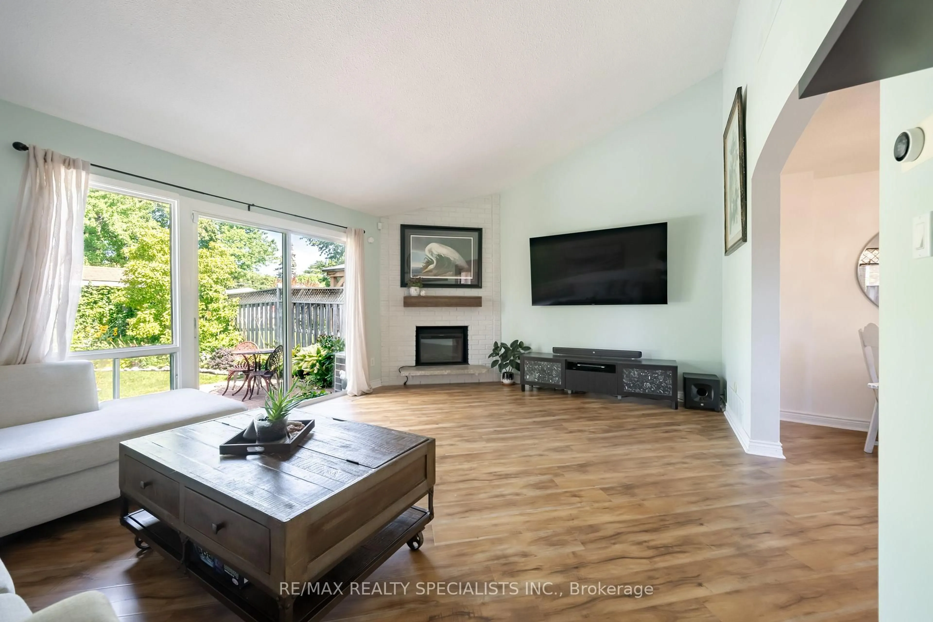 Living room with furniture, wood/laminate floor for 2431 Basswood Cres, Mississauga Ontario L5L 1Y2