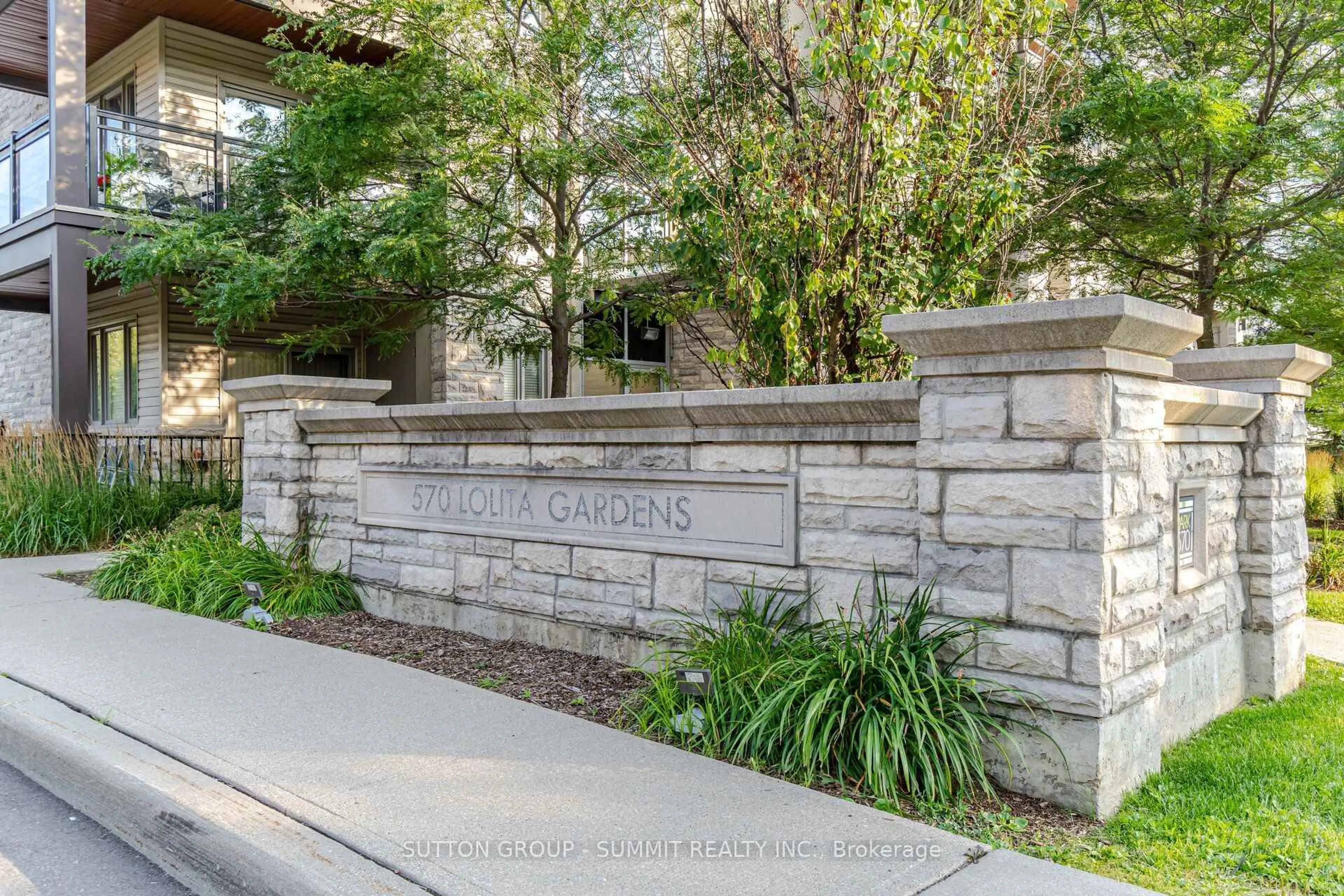 Home with brick exterior material, street for 570 Lolita Gdns #418, Mississauga Ontario L5A 0A1
