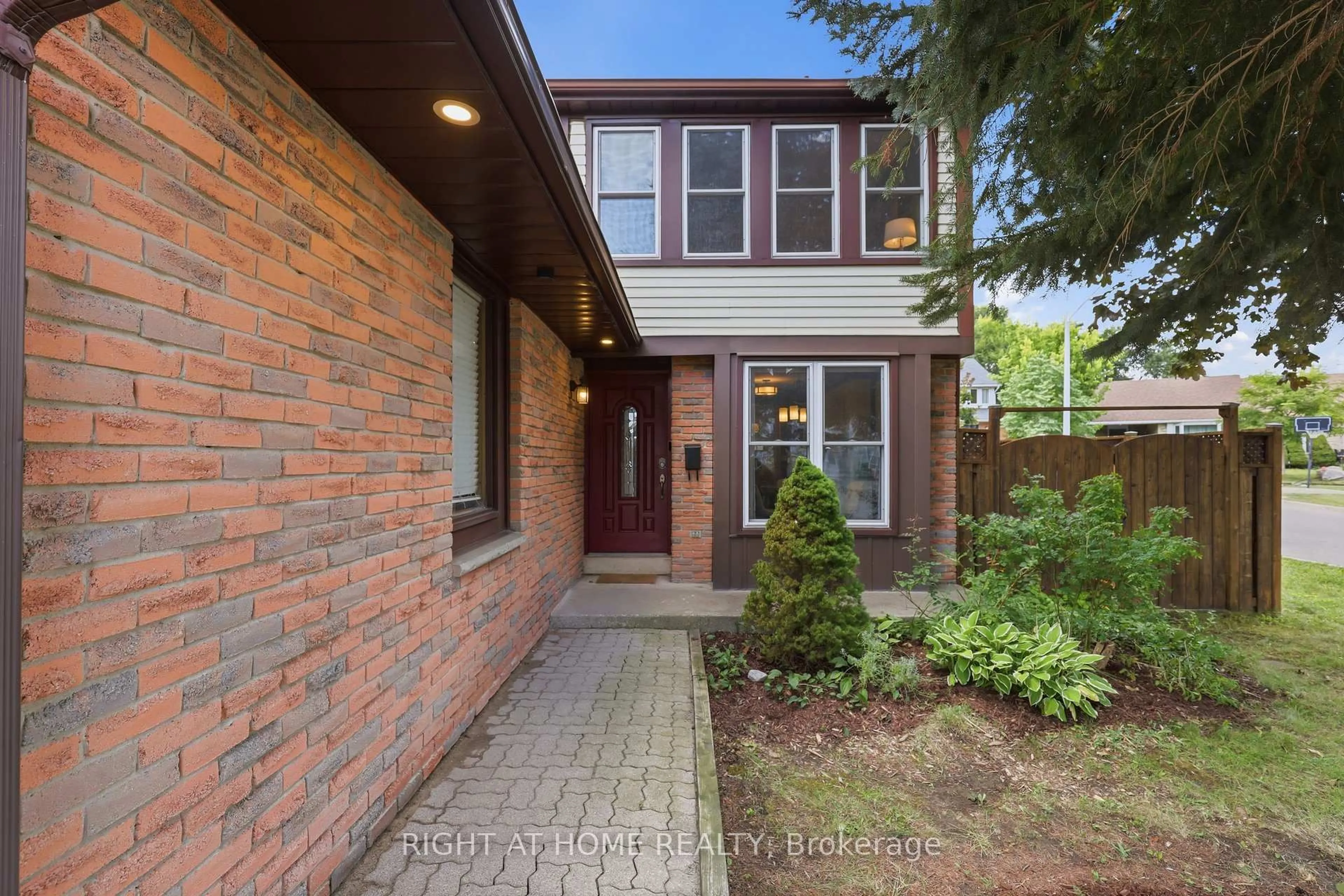 Home with brick exterior material, street for 16 Kindle Crt, Brampton Ontario L6Z 1B2