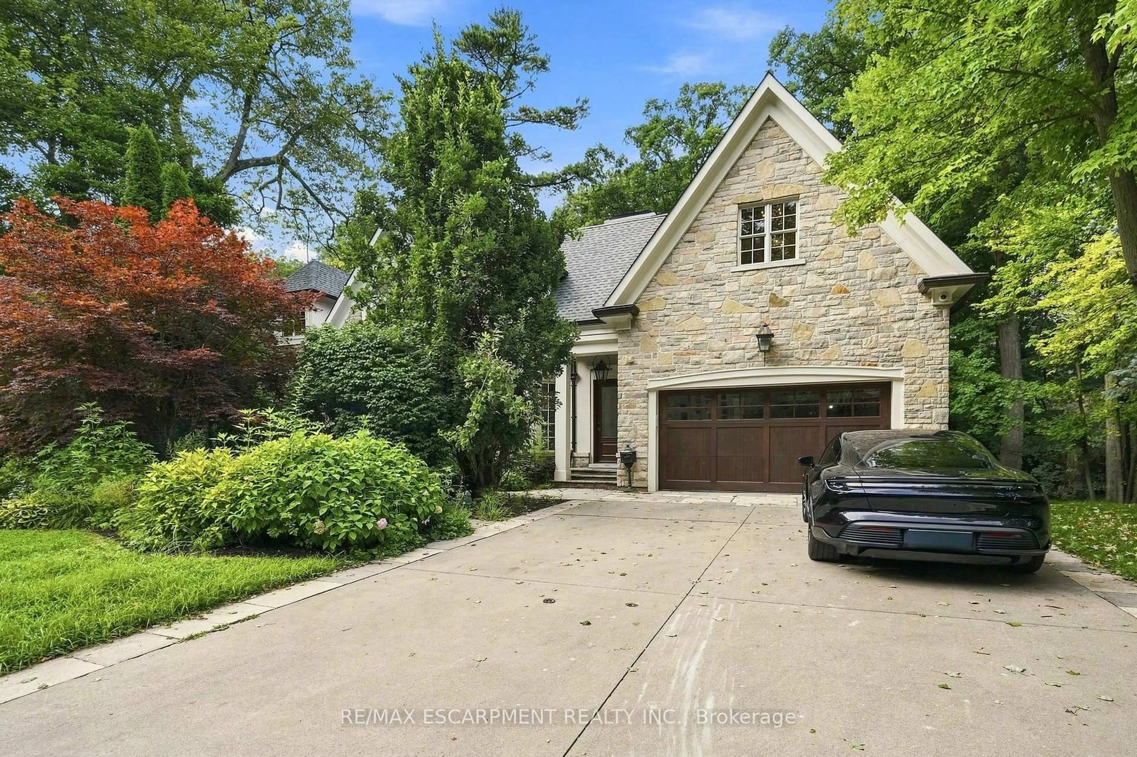 Home with brick exterior material, street for 2025 Heartwood Crt, Mississauga Ontario L5C 4P7