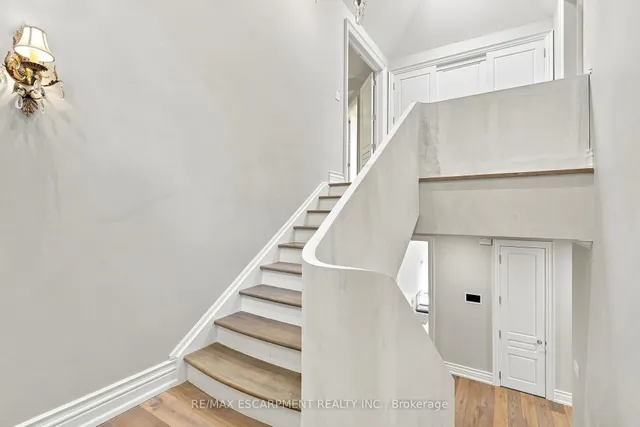 2025 Heartwood Crt, Mississauga 3