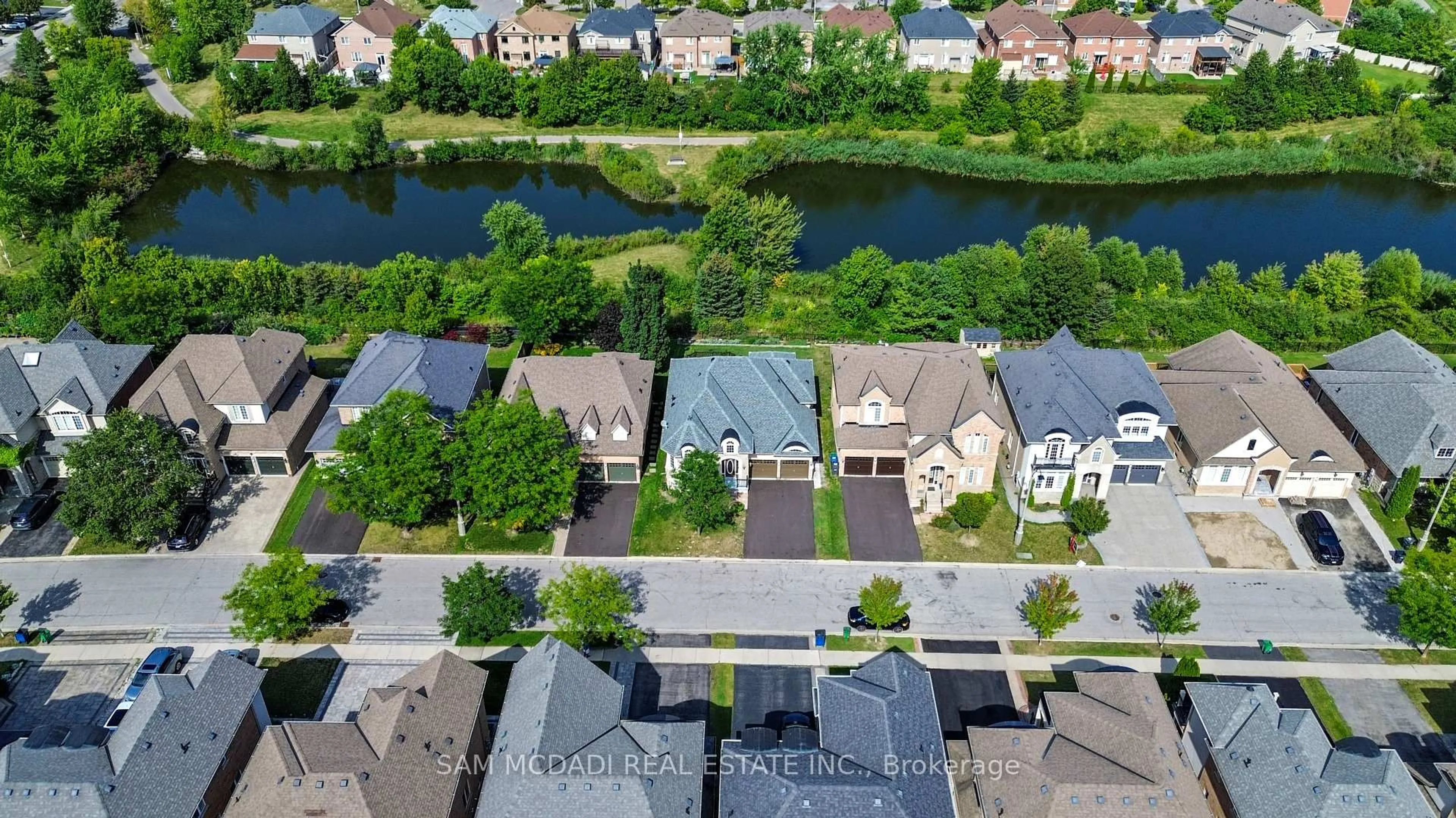A pic from outside/outdoor area/front of a property/back of a property/a pic from drone, water/lake/river/ocean view for 15 Eaglesprings Cres, Brampton Ontario L6P 2V8