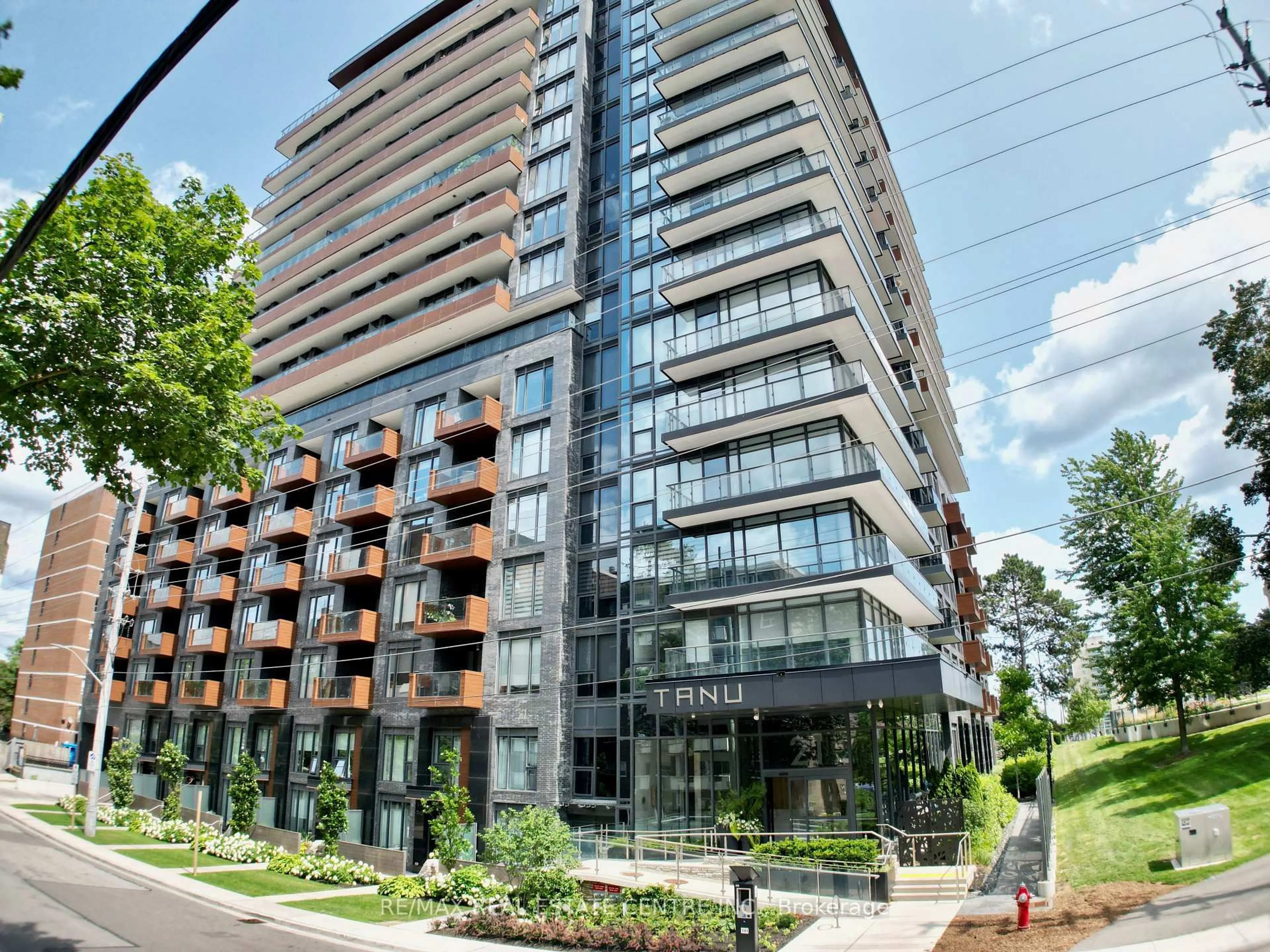 Indoor foyer for 21 Park St #1507, Mississauga Ontario L5G 0C2