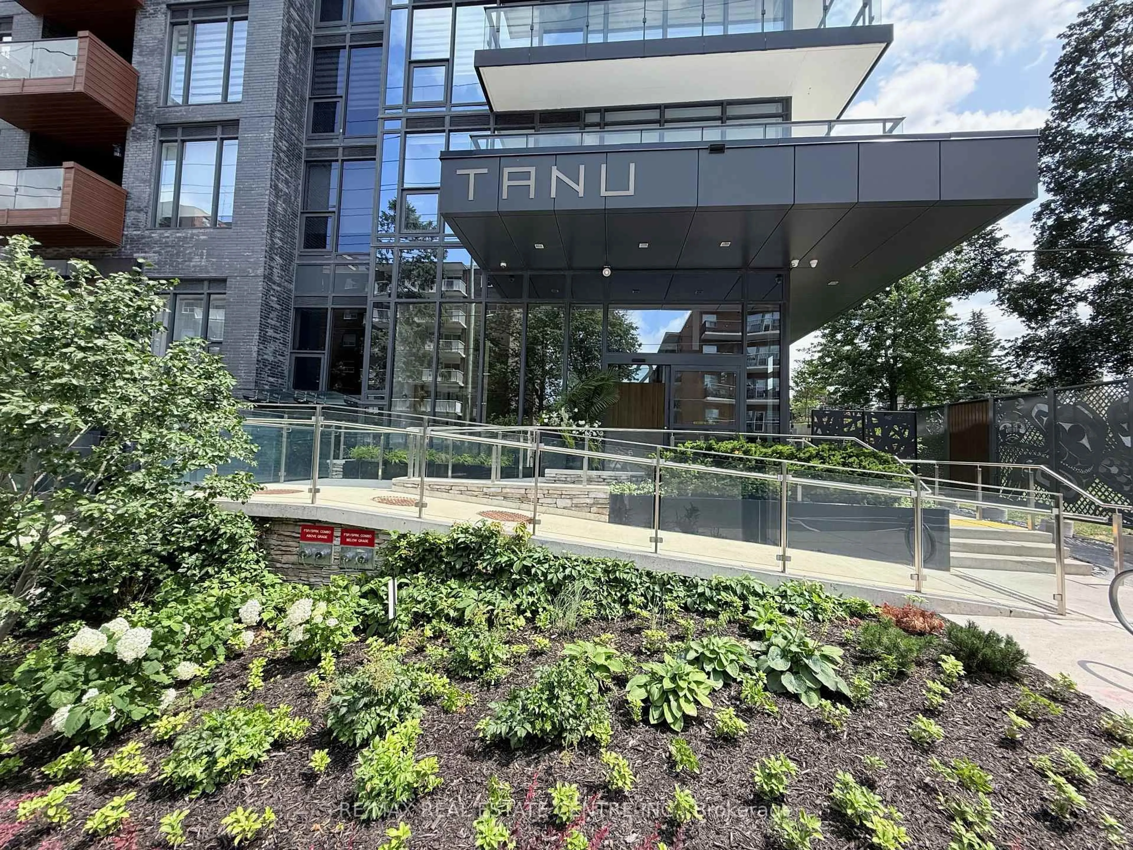 Patio, building for 21 Park St #1507, Mississauga Ontario L5G 0C2