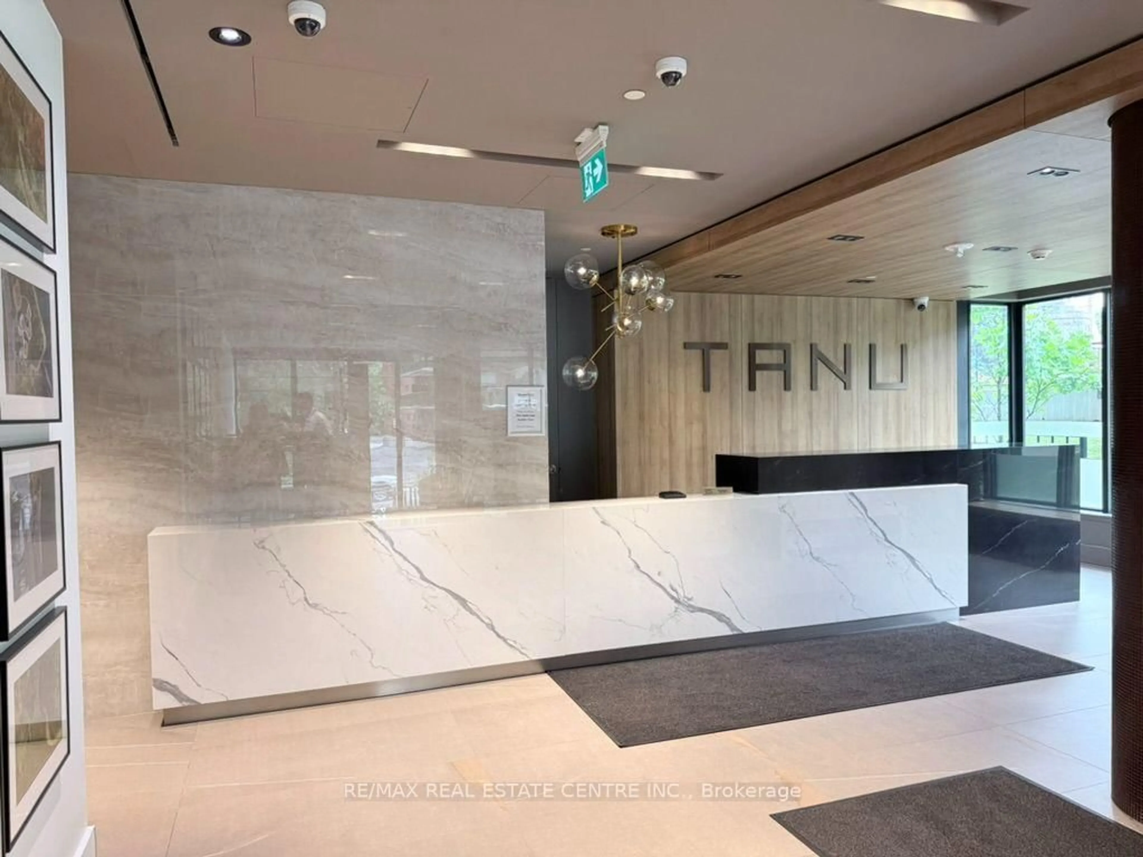 Indoor foyer for 21 Park St #1507, Mississauga Ontario L5G 0C2