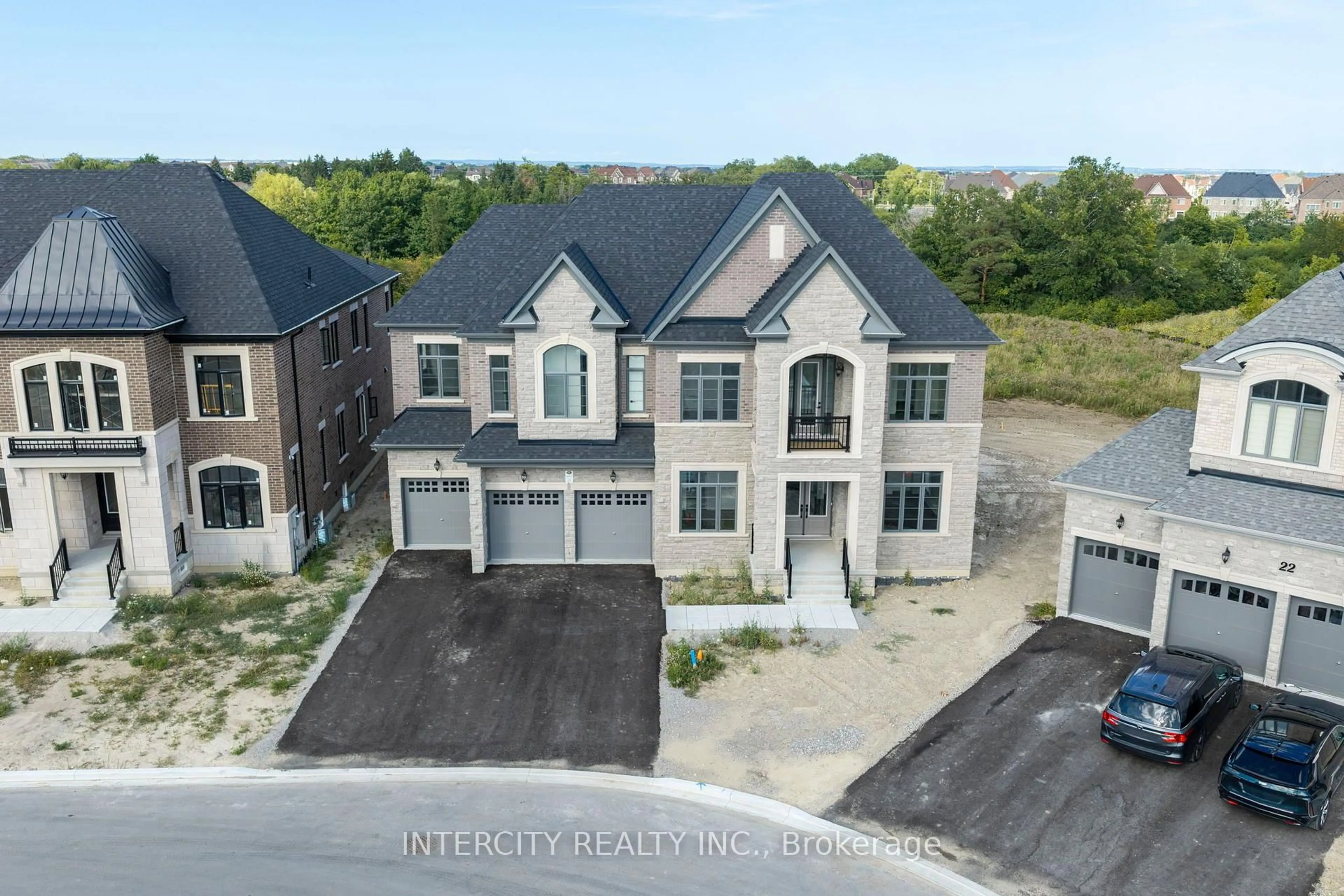 A pic from outside/outdoor area/front of a property/back of a property/a pic from drone, street for 20 Gold Bottom Cres, Brampton Ontario L6P 4H8