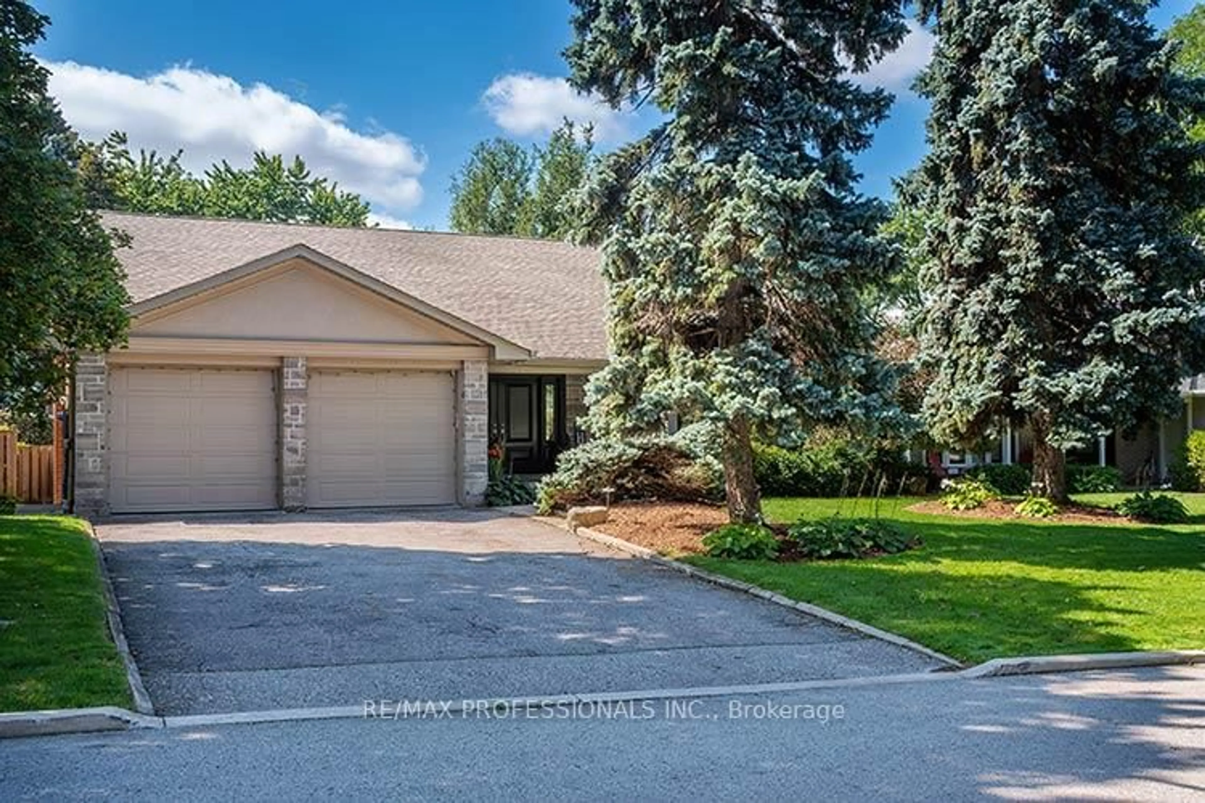 Unknown for 7 Treeline Crt, Toronto Ontario M9C 1K7