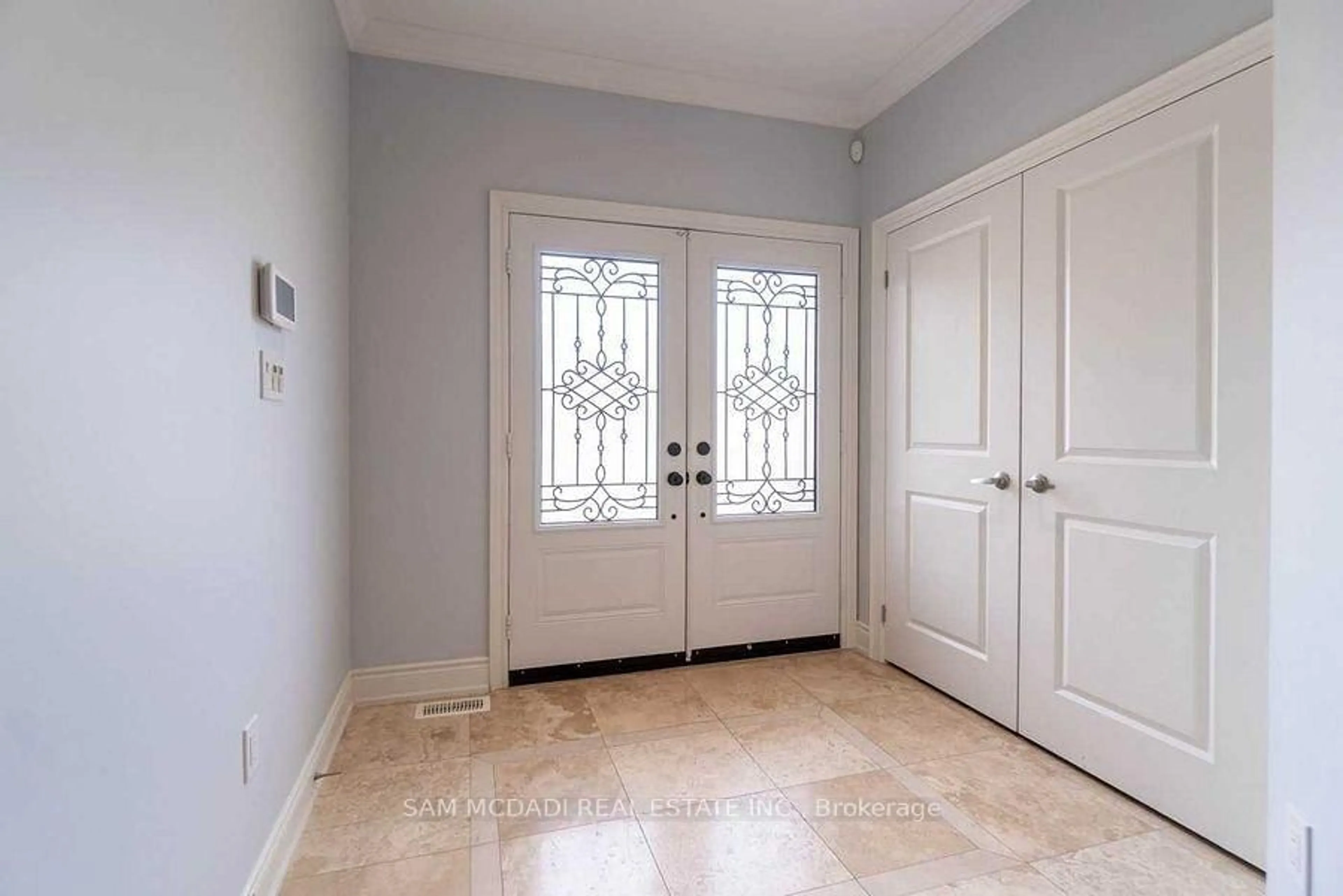 Indoor entryway for 1238 Strathy Ave, Mississauga Ontario L5E 2K6