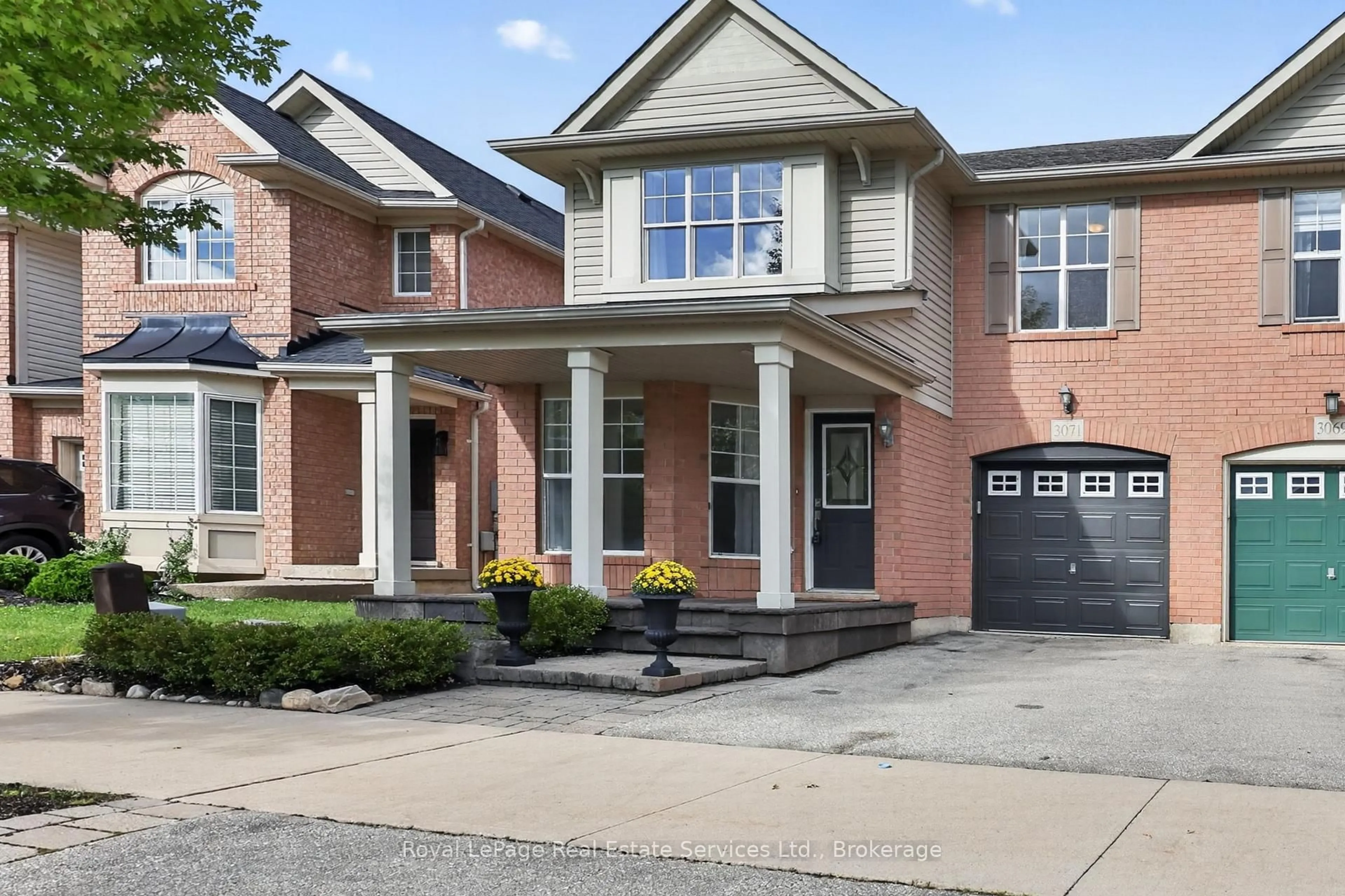 Home with brick exterior material, street for 3071 Rotary Way, Burlington Ontario L7M 0A3