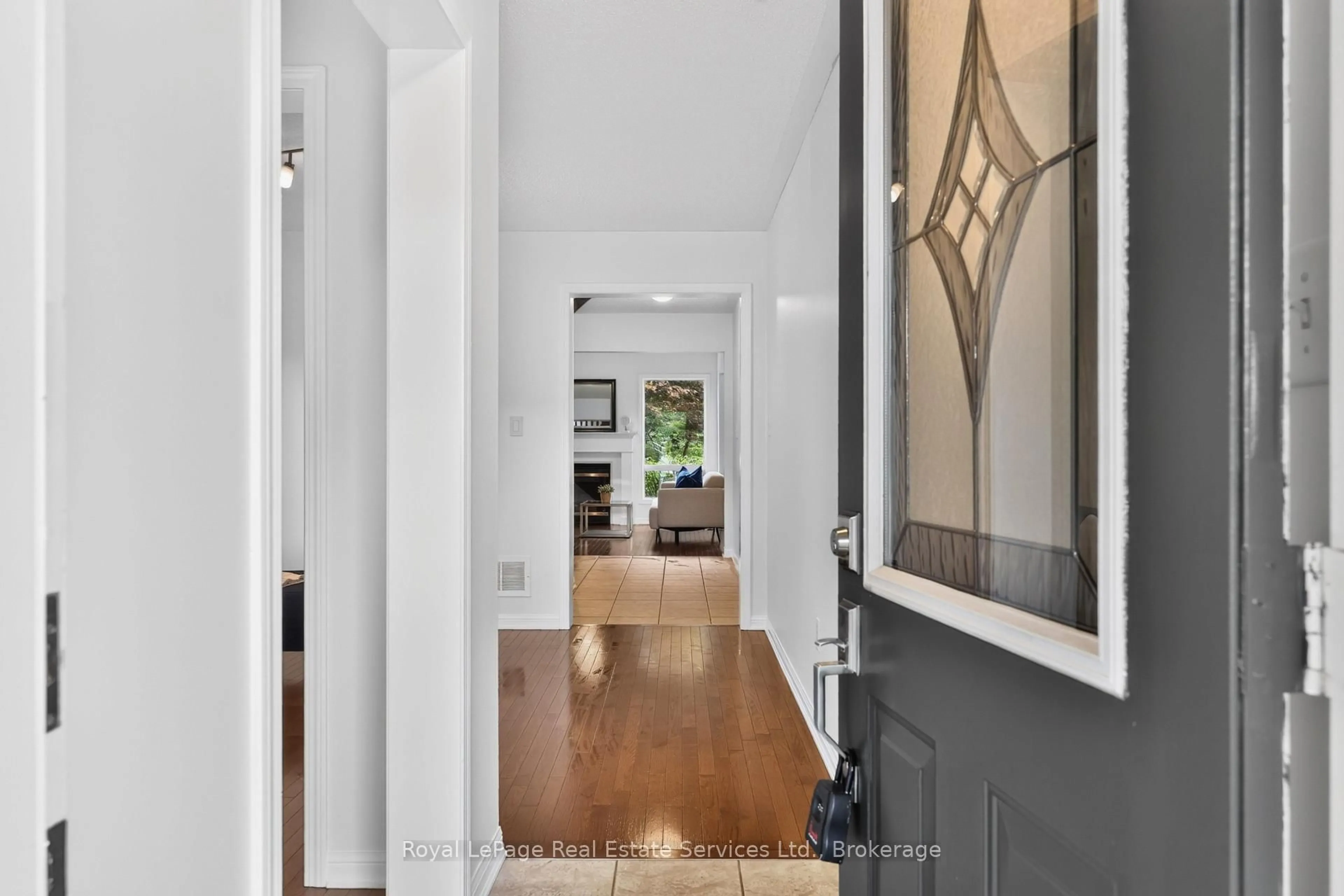 Indoor entryway for 3071 Rotary Way, Burlington Ontario L7M 0A3