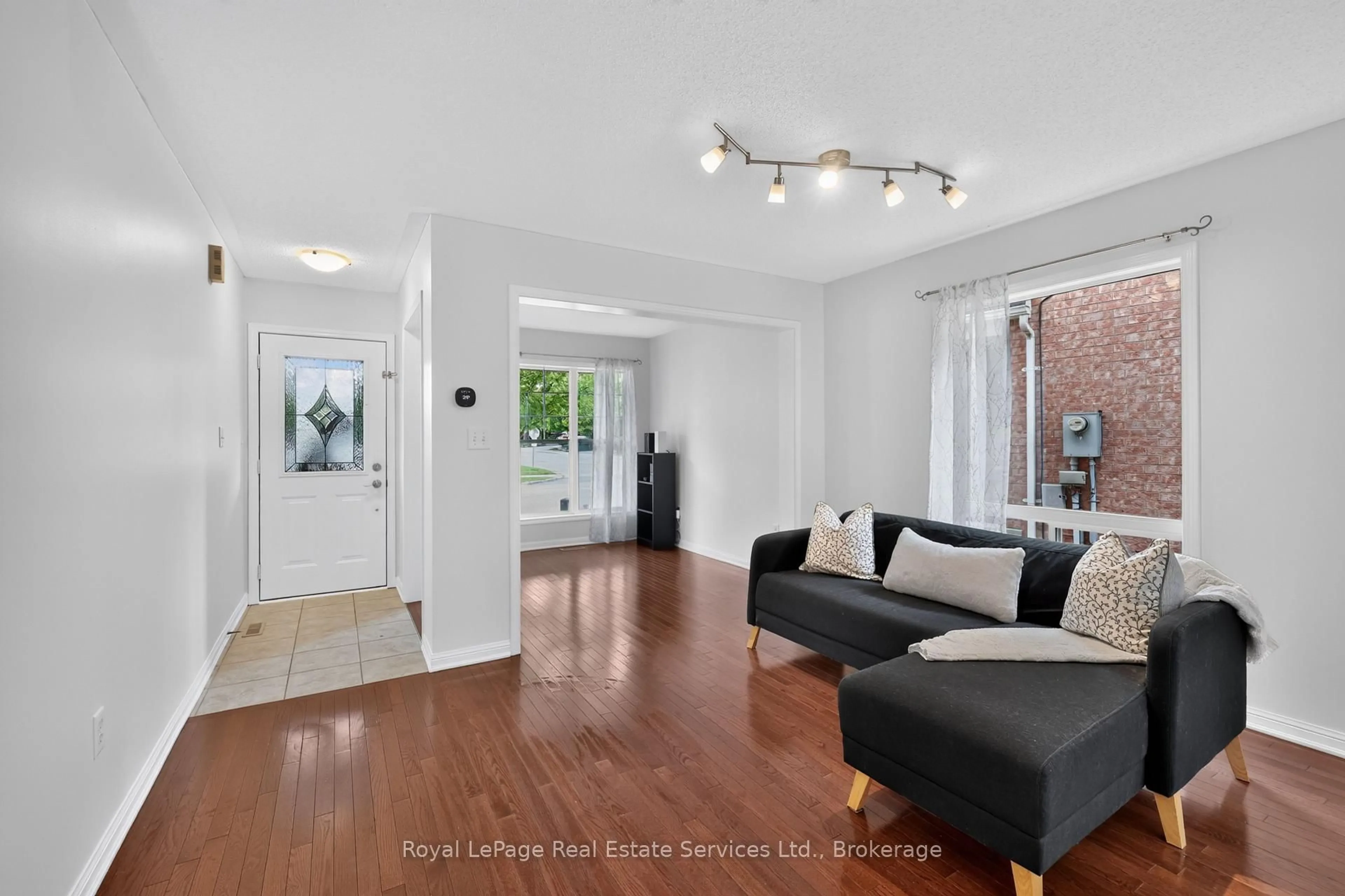 Indoor entryway for 3071 Rotary Way, Burlington Ontario L7M 0A3