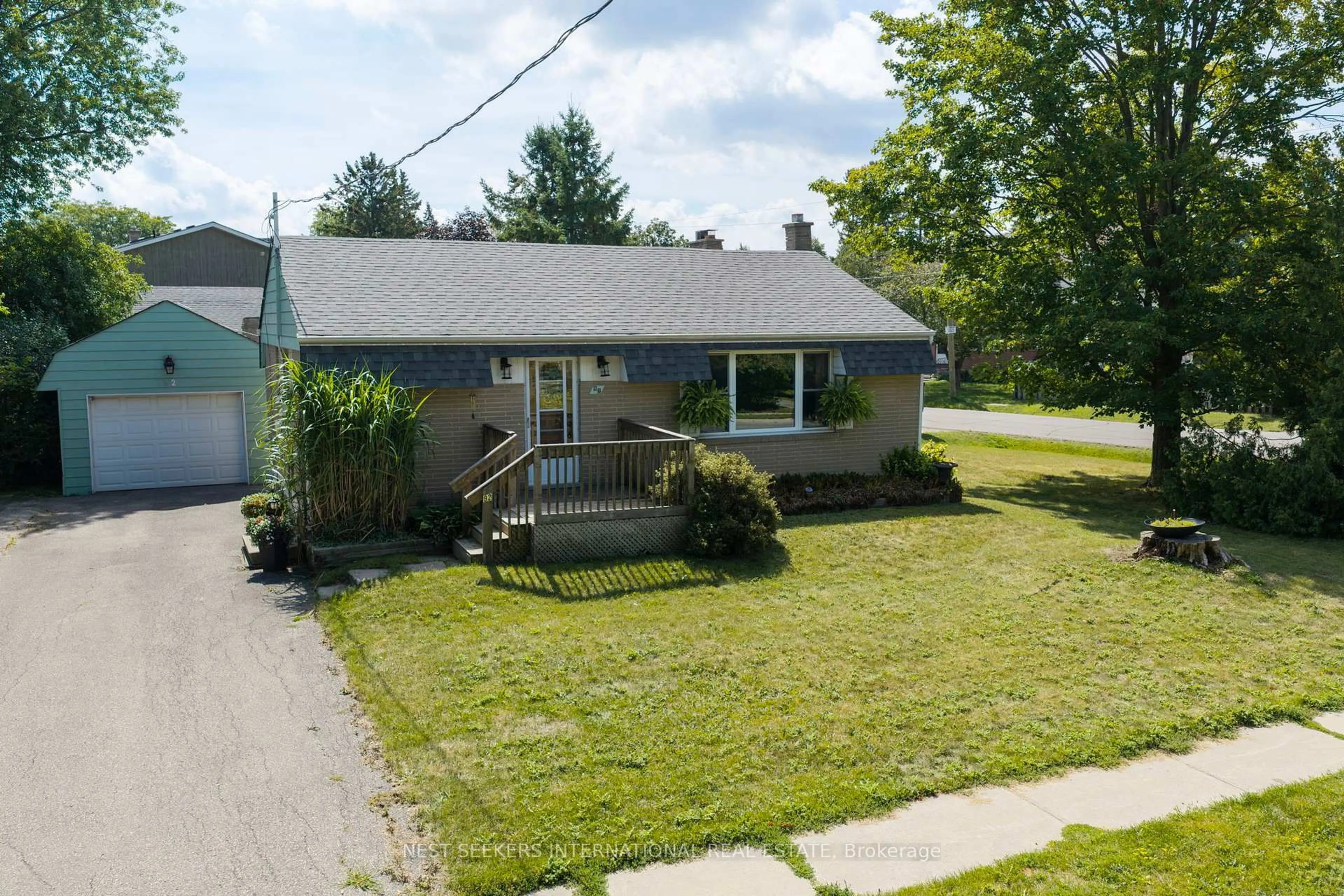 A pic from outside/outdoor area/front of a property/back of a property/a pic from drone, street for 92 Ellwood Dr, Caledon Ontario L7E 4W7