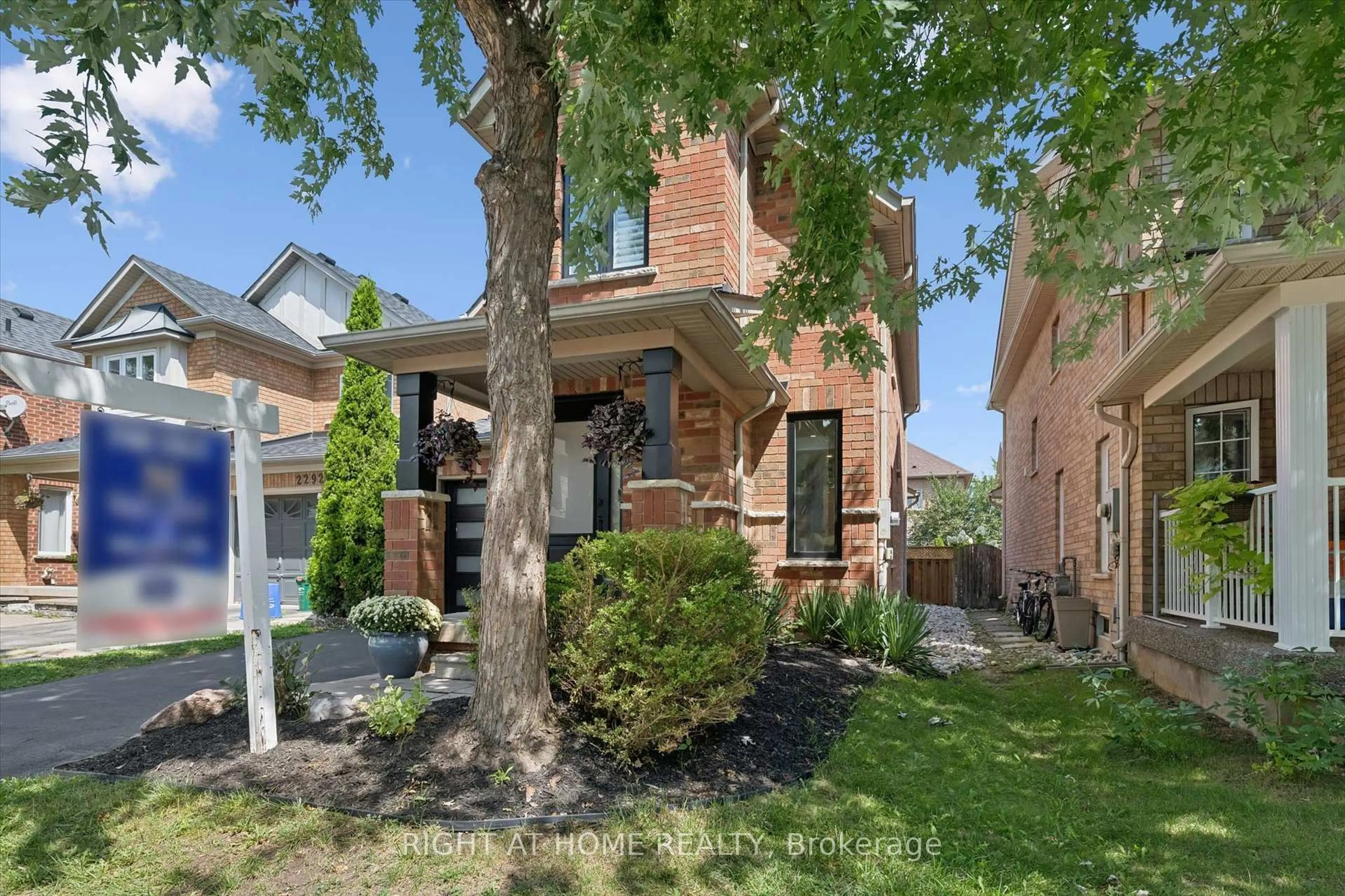 Home with brick exterior material, street for 2294 Seton Cres, Burlington Ontario L7L 6Y4