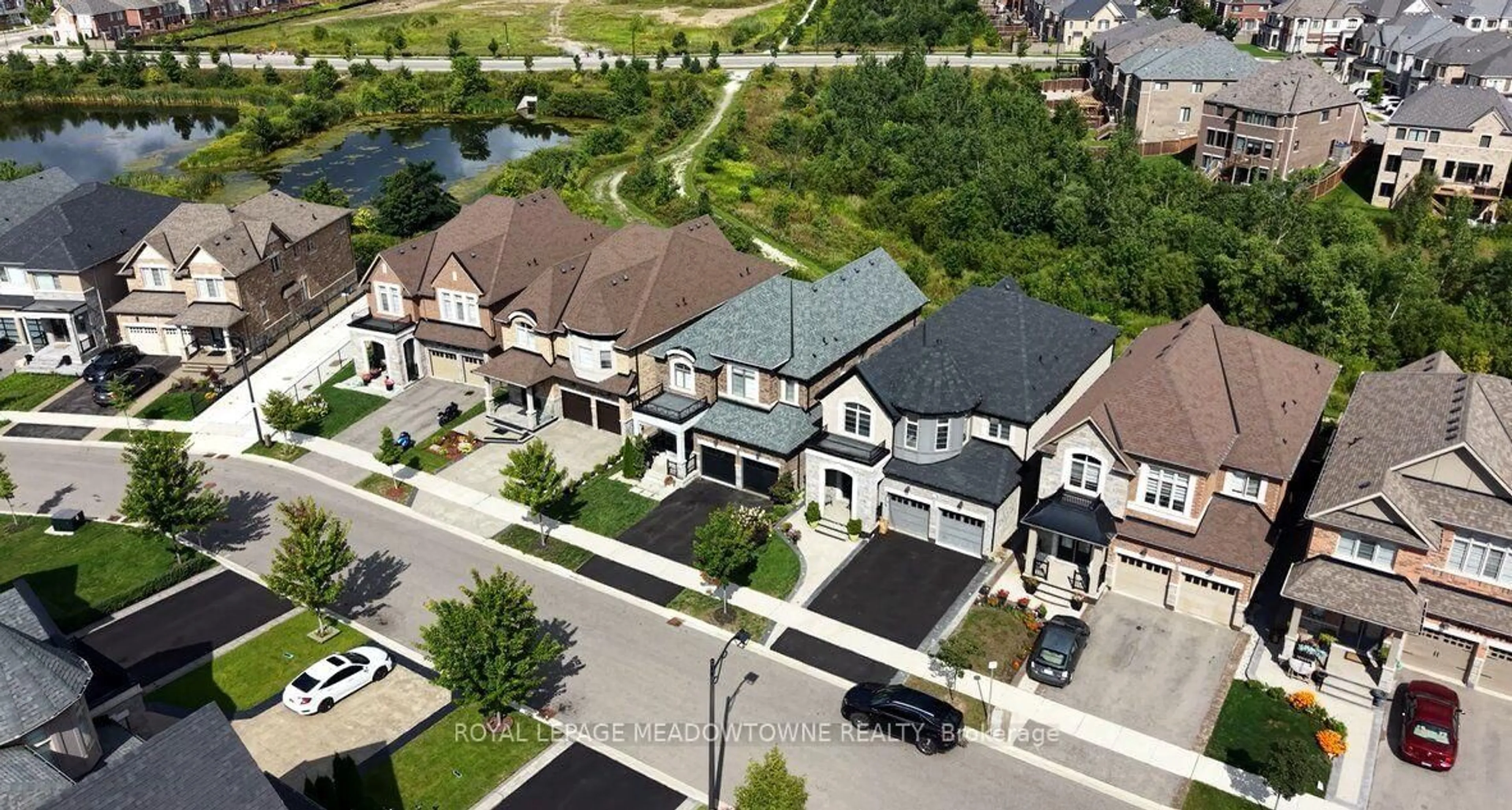 A pic from outside/outdoor area/front of a property/back of a property/a pic from drone, street for 461 Parent Pl, Milton Ontario L9E 1L2