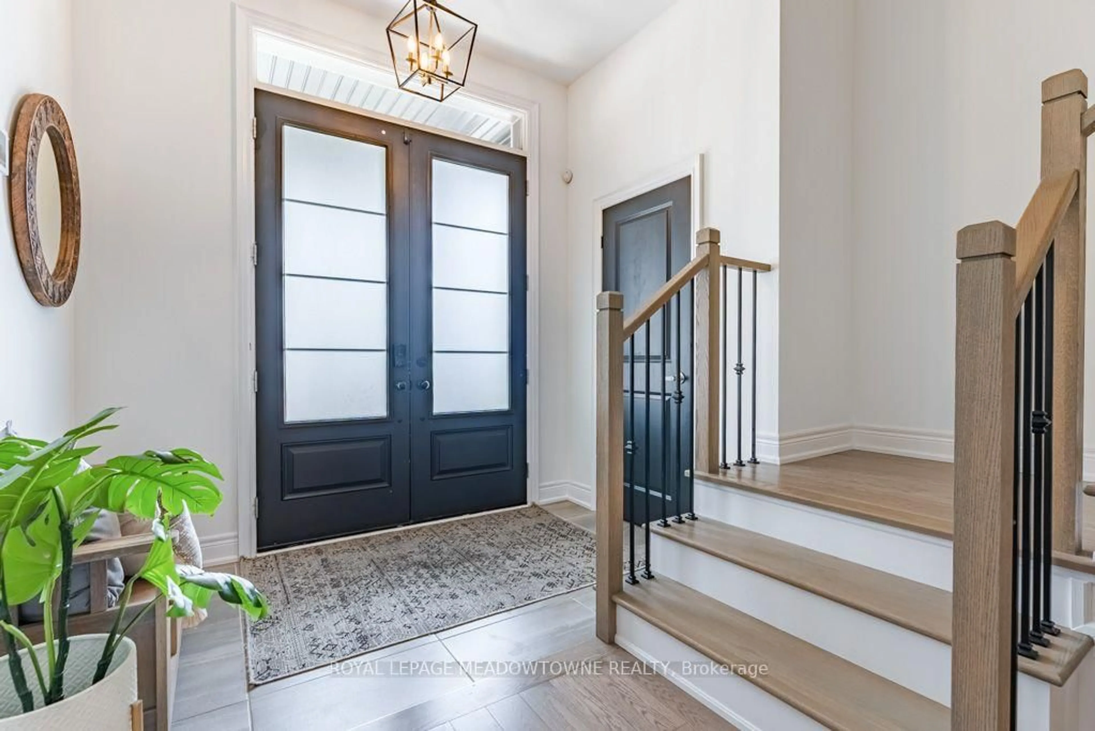 Indoor entryway for 461 Parent Pl, Milton Ontario L9E 1L2