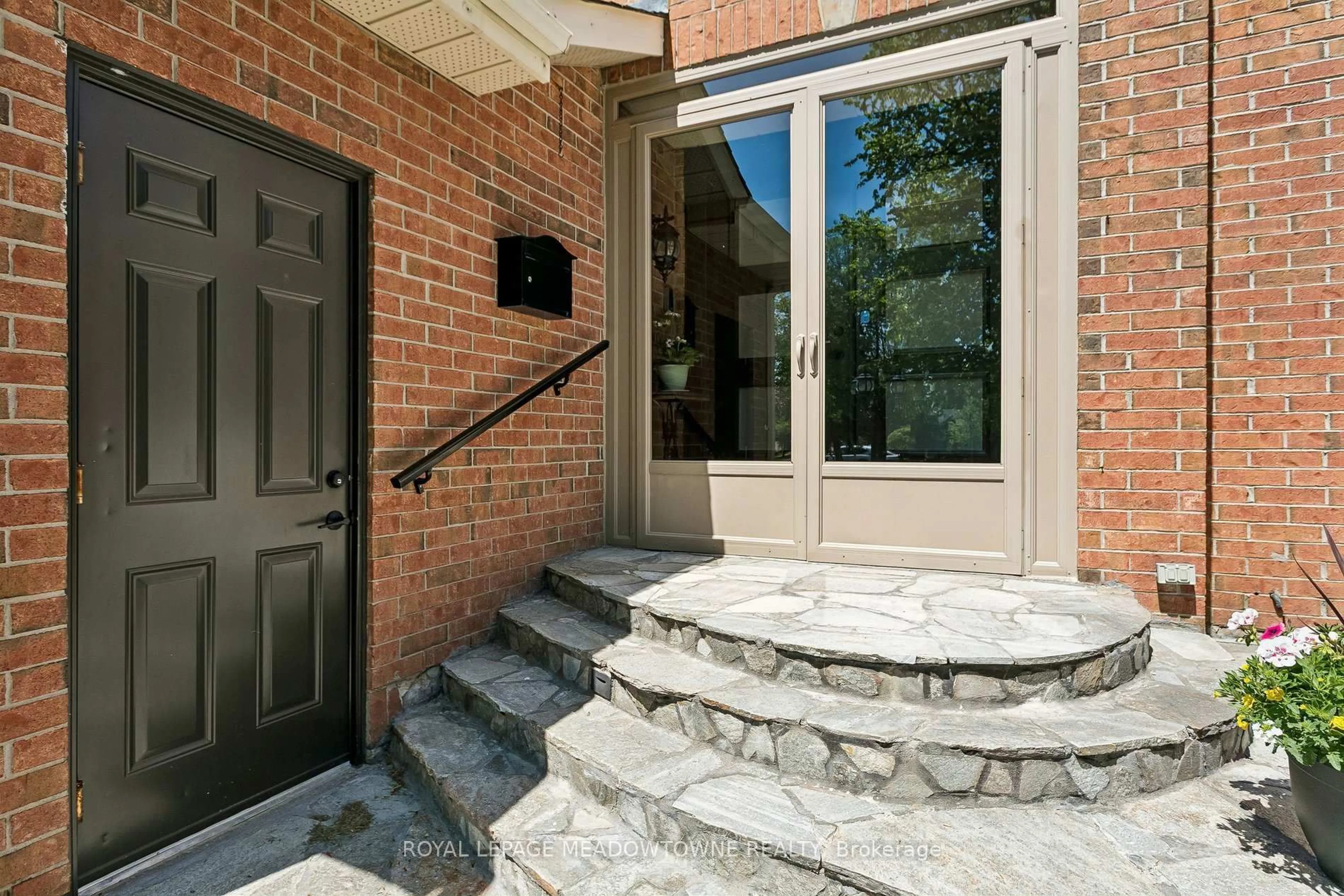 Unknown for 3170 Plum Tree Cres, Mississauga Ontario L5N 4X3