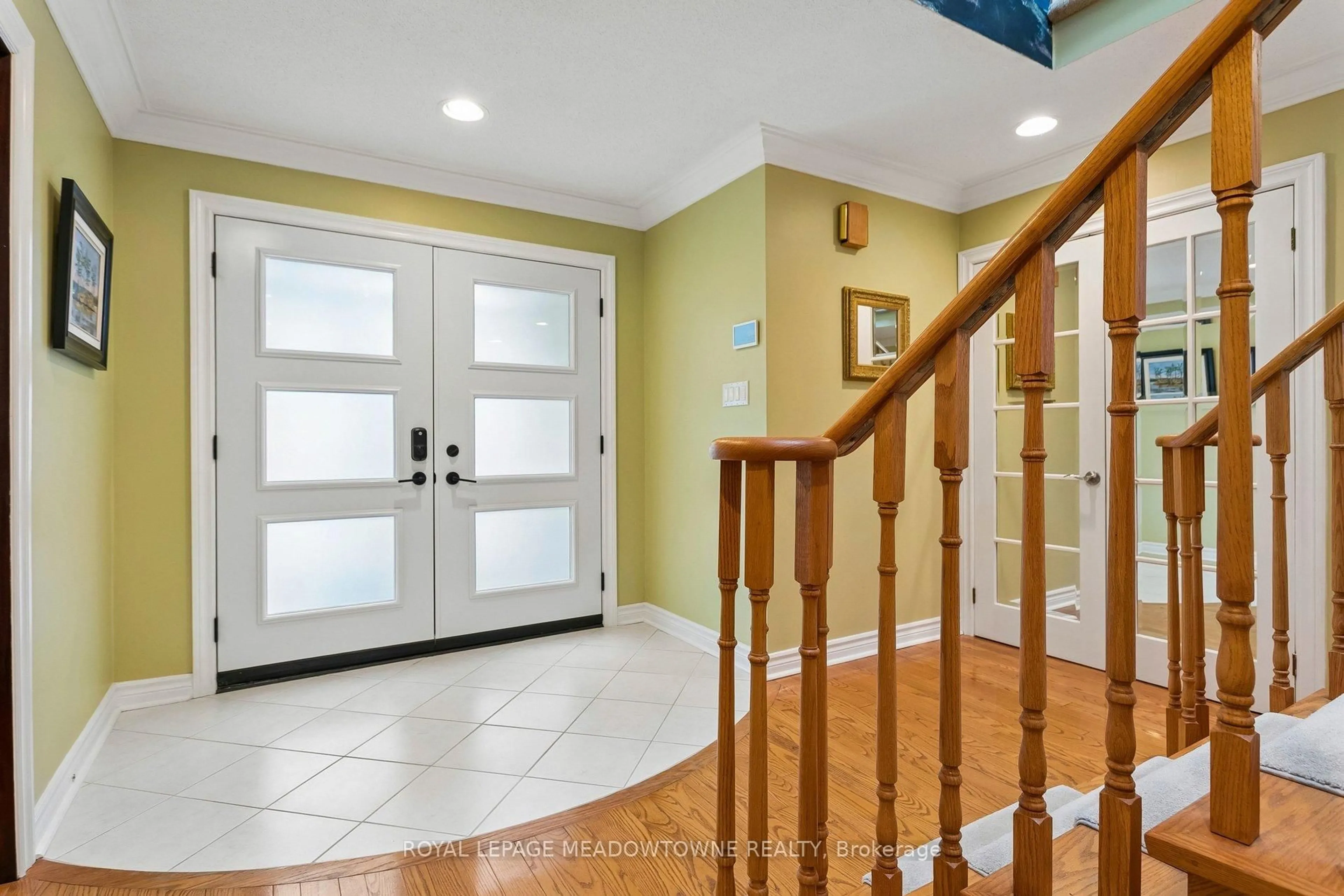 Indoor entryway for 3170 Plum Tree Cres, Mississauga Ontario L5N 4X3