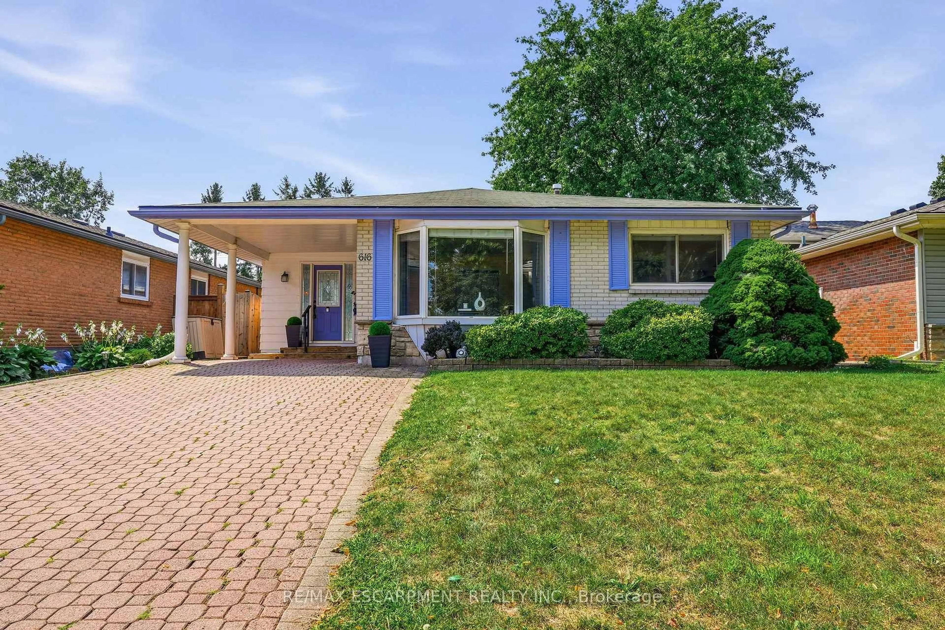Home with brick exterior material, street for 616 Mullin Way, Burlington Ontario L7L 4J4