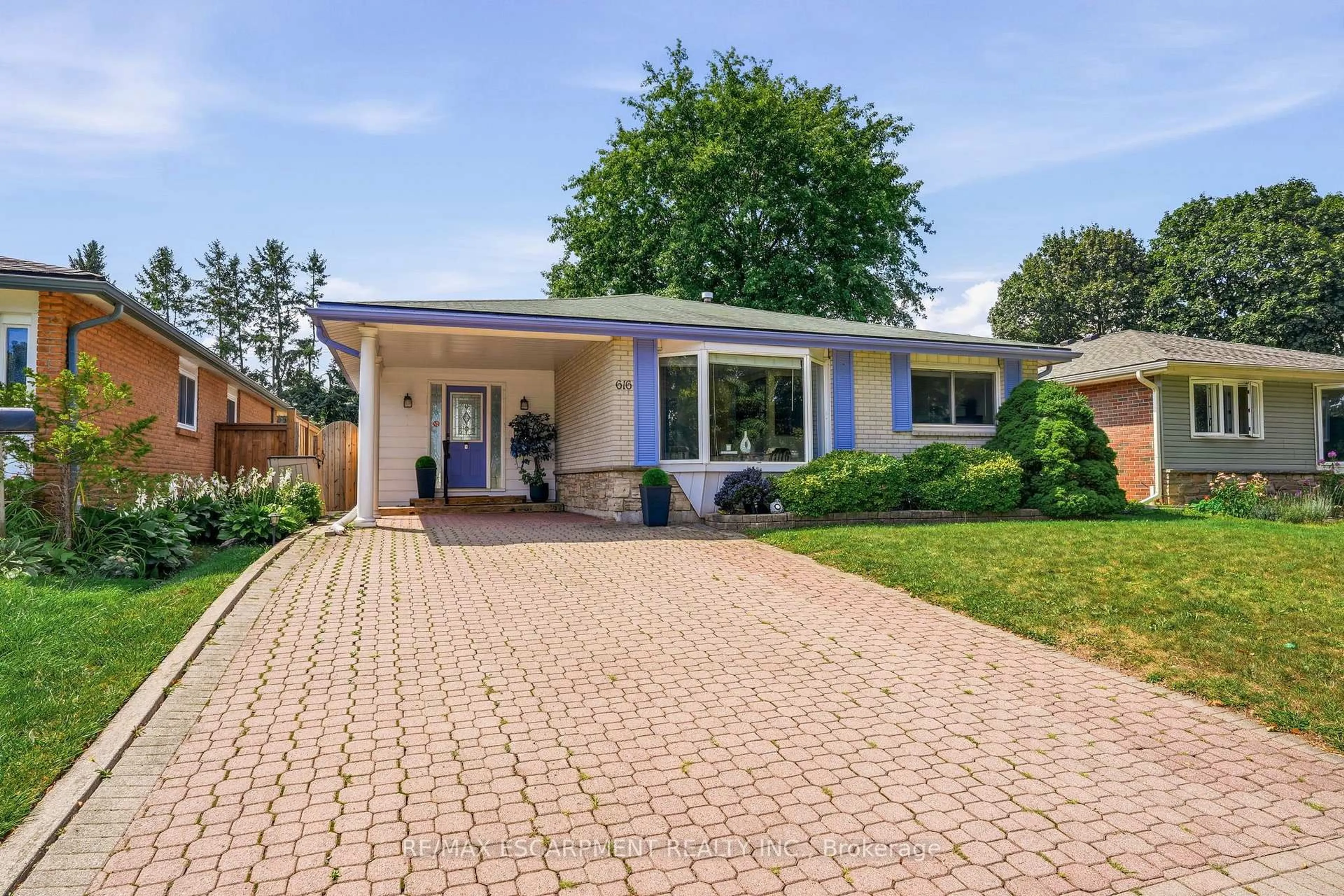Home with brick exterior material, street for 616 Mullin Way, Burlington Ontario L7L 4J4