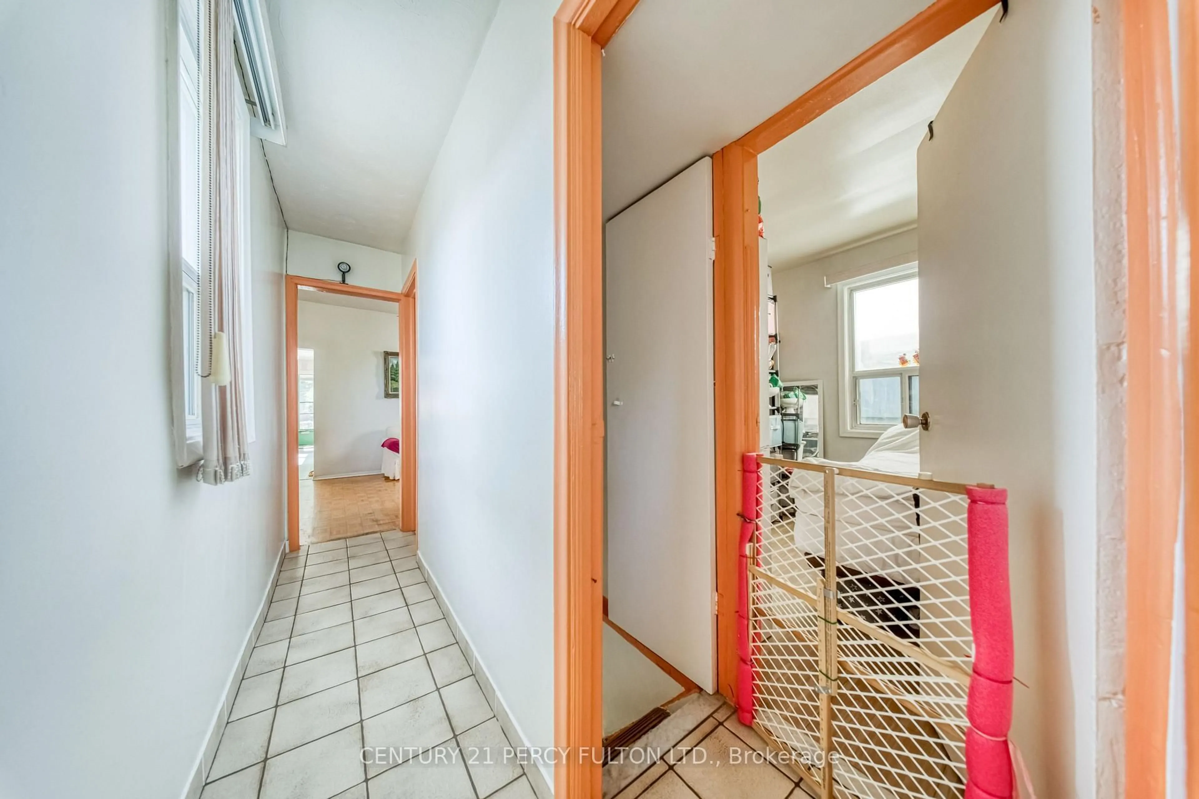 Indoor foyer for 15 Haverson Blvd, Toronto Ontario M6M 3J5