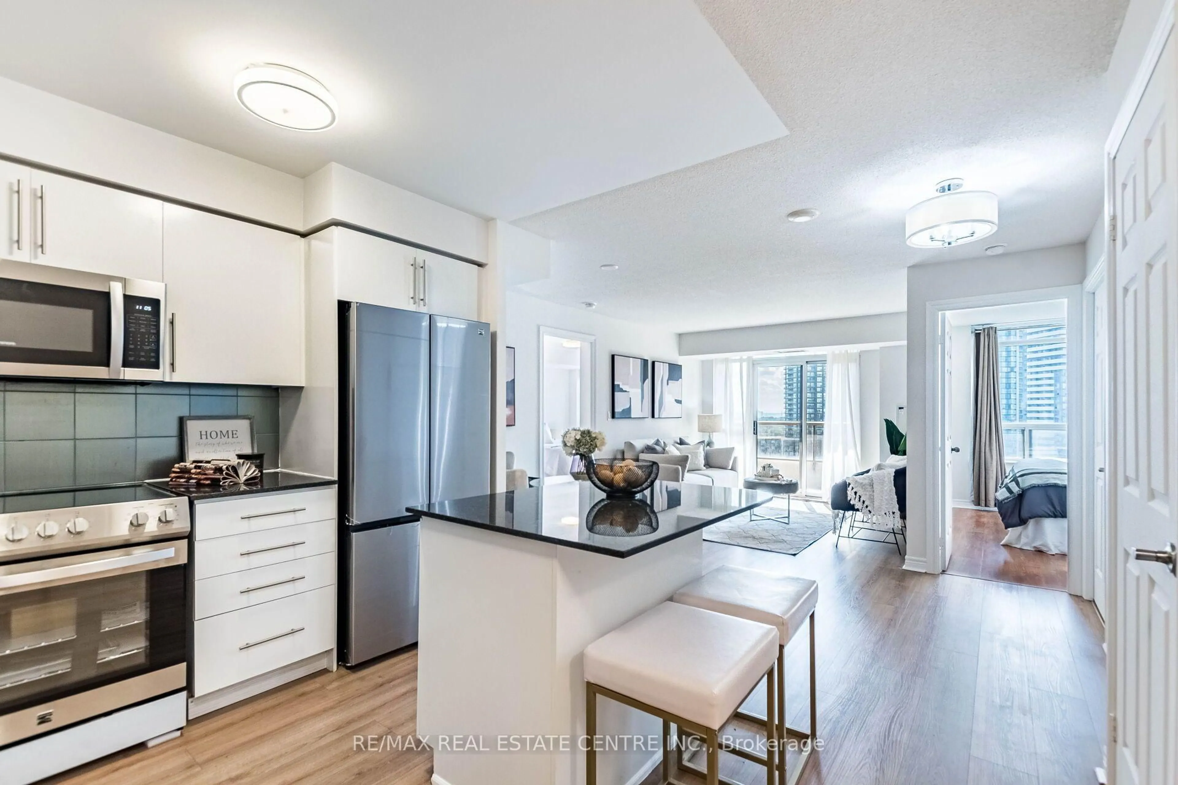 Open concept kitchen, unknown for 310 Burnhamthorpe Rd #1701, Mississauga Ontario L5B 4P9