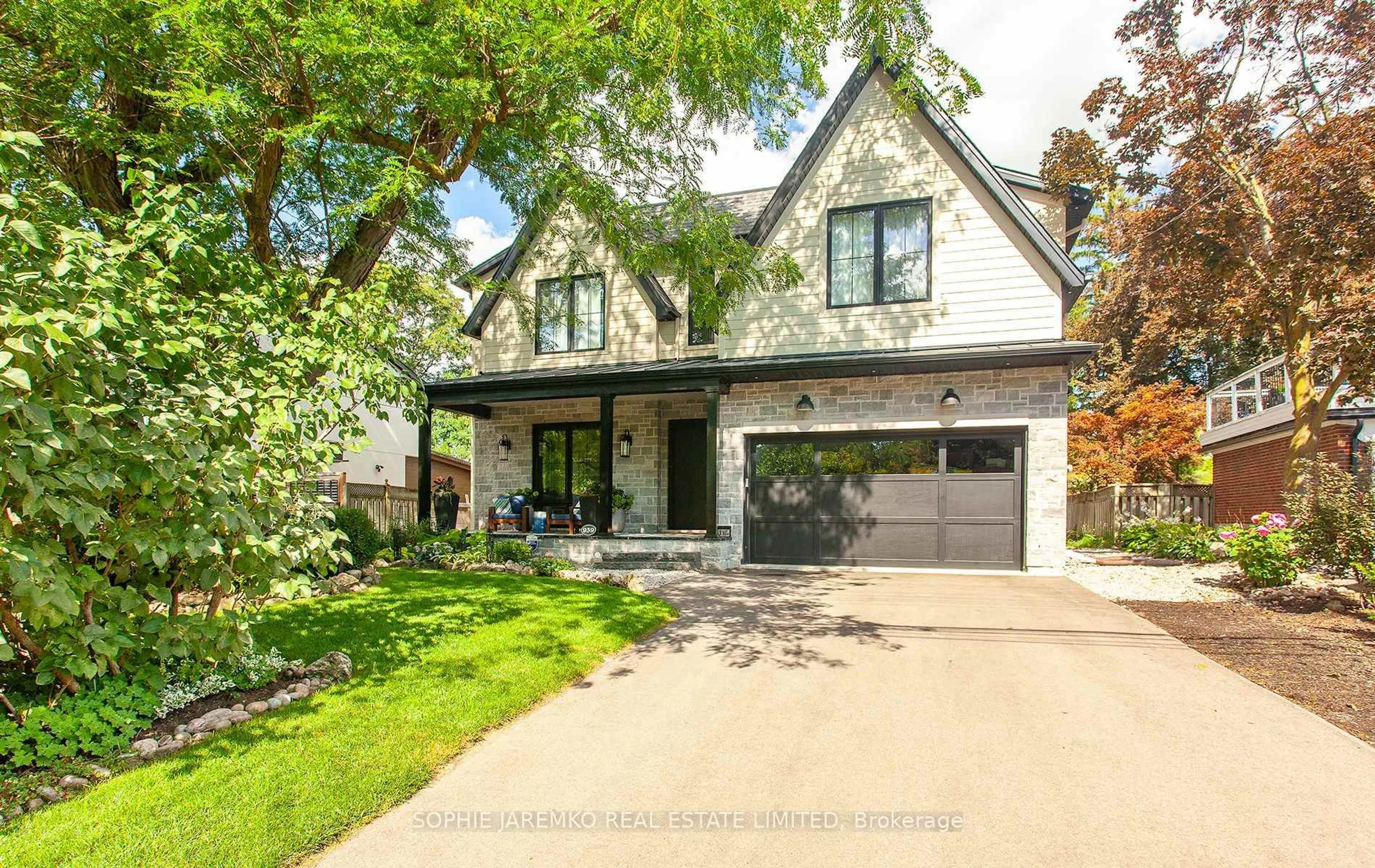 Home with brick exterior material, street for 939 Melton Dr, Mississauga Ontario L4Y 1K9