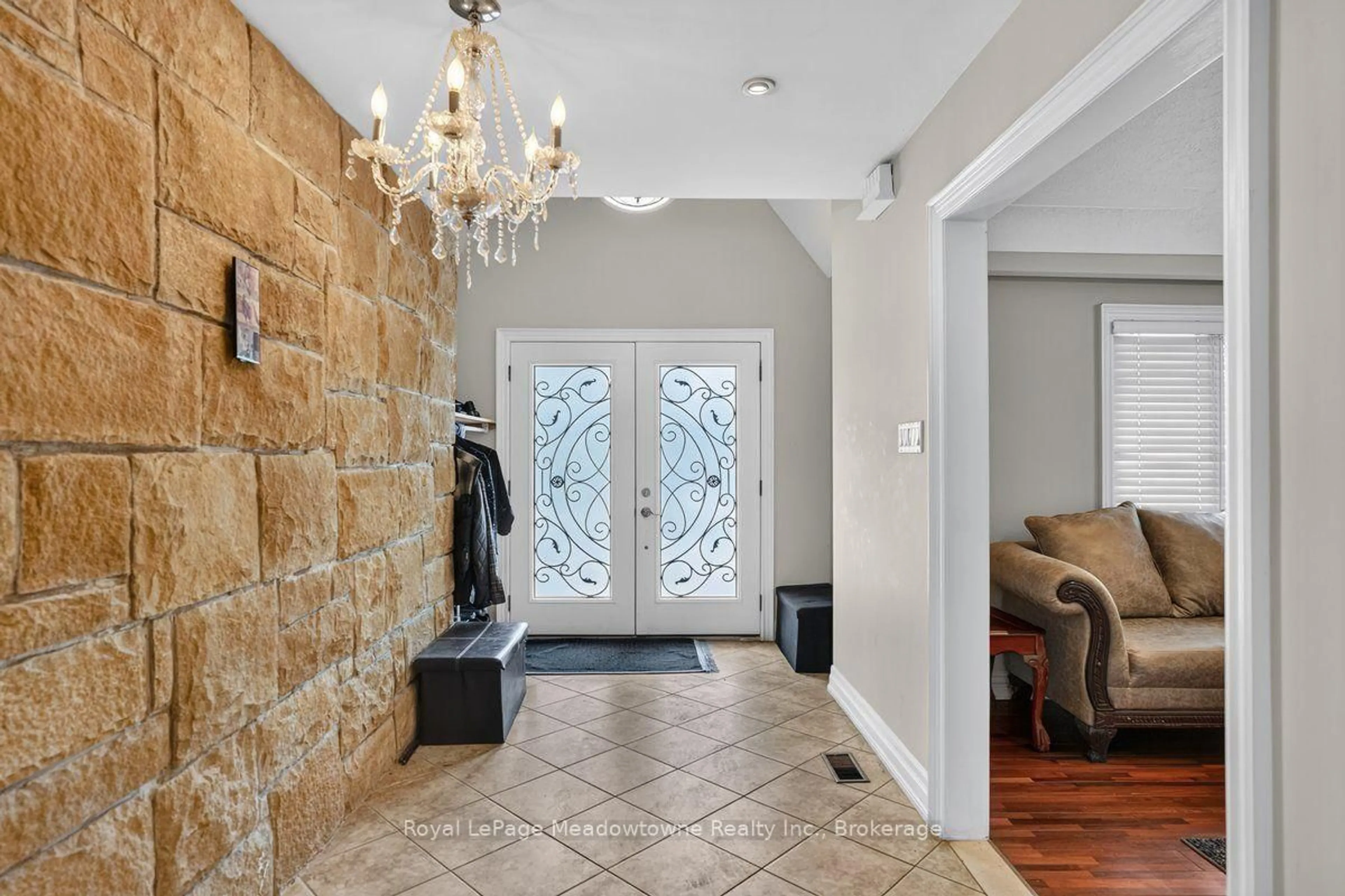 Indoor entryway for 8159 Eighth Line, Halton Hills Ontario L7G 4S5