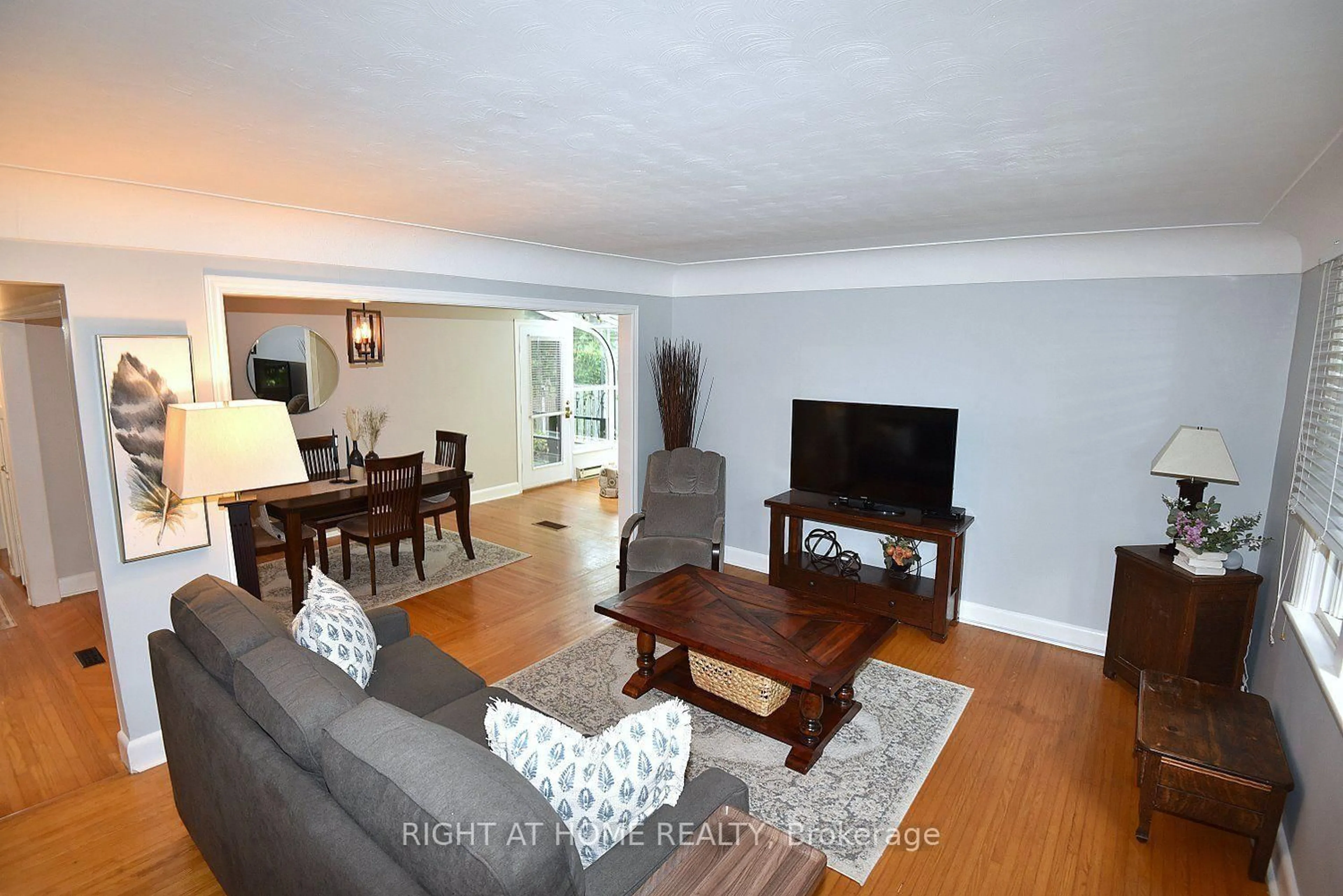 Living room with furniture, wood/laminate floor for 936 Boothman Ave, Burlington Ontario L7T 1P6