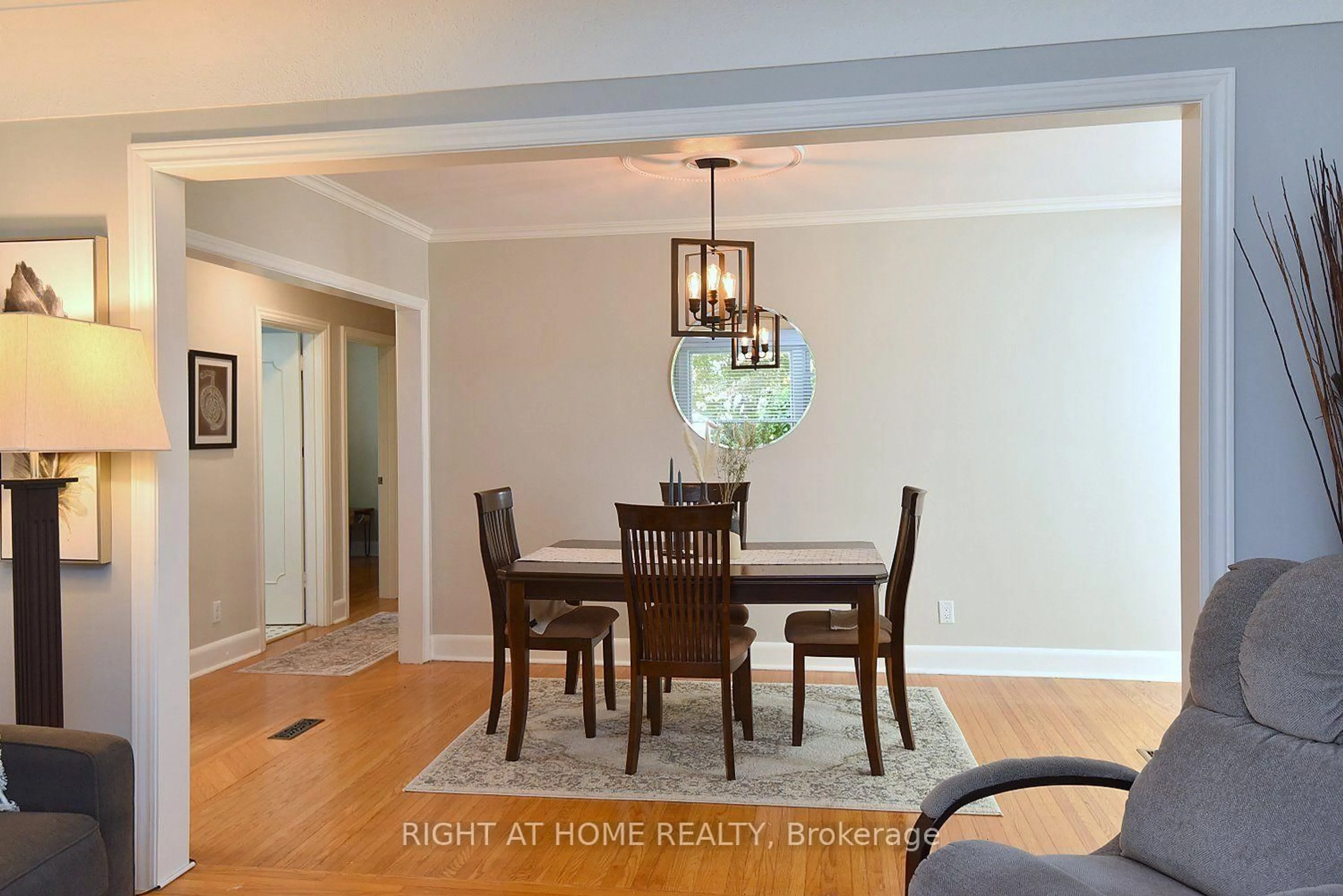 Dining room, unknown for 936 Boothman Ave, Burlington Ontario L7T 1P6