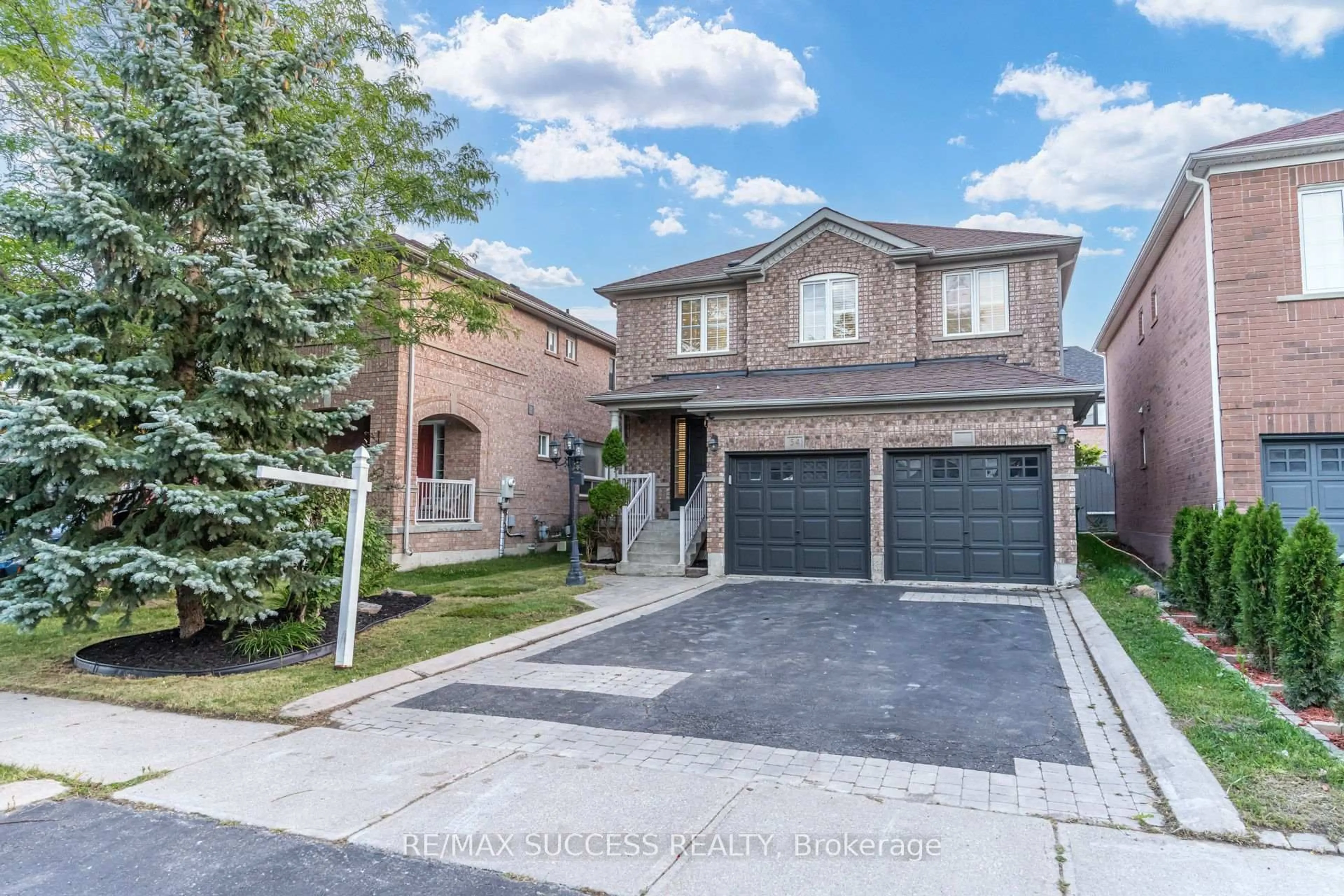 Home with brick exterior material, street for 54 Ferncroft Pl, Brampton Ontario L7A 3C8