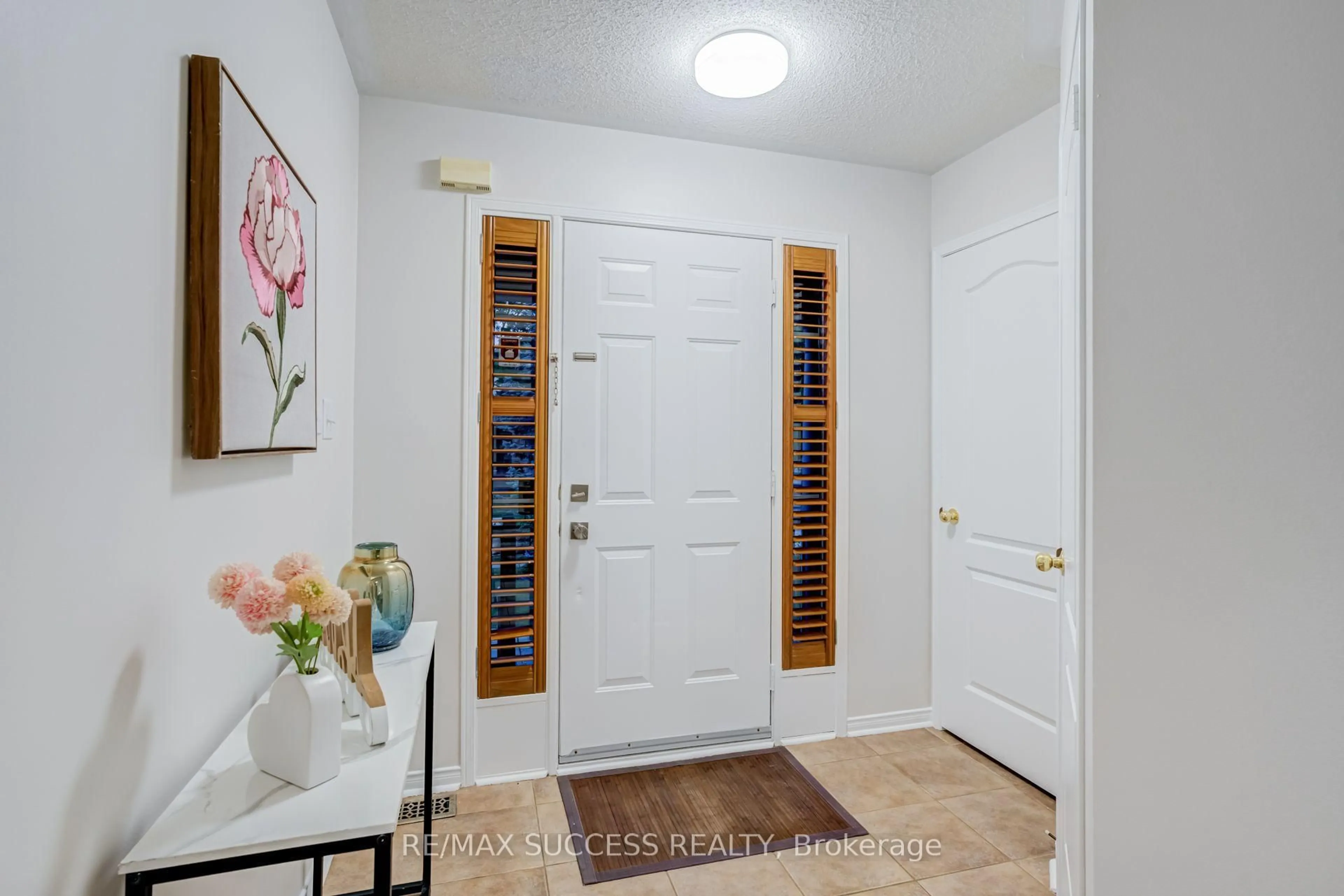 Indoor entryway for 54 Ferncroft Pl, Brampton Ontario L7A 3C8