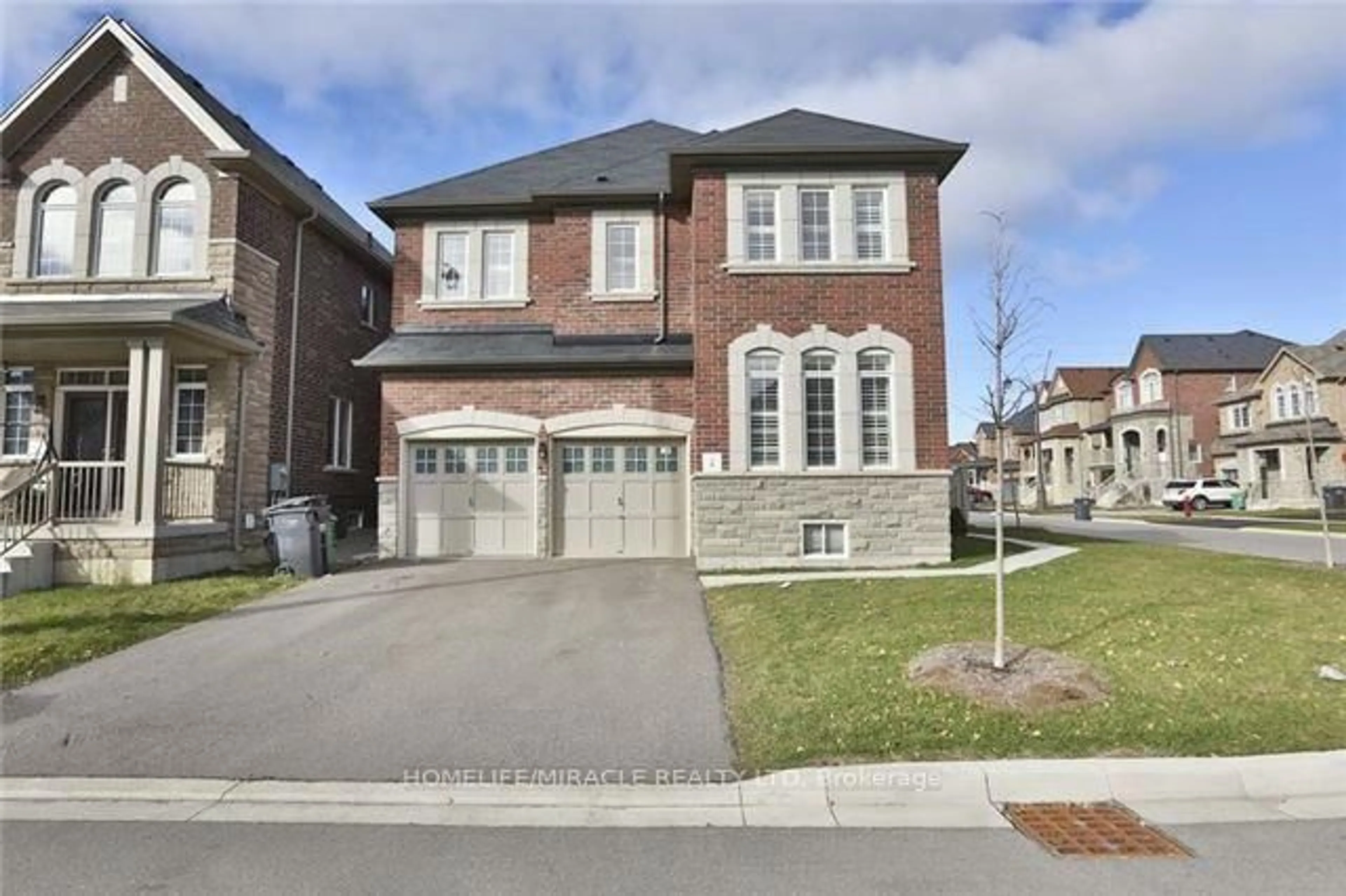 Home with brick exterior material, street for 8 Arrowstone Crt, Brampton Ontario L6R 3T5