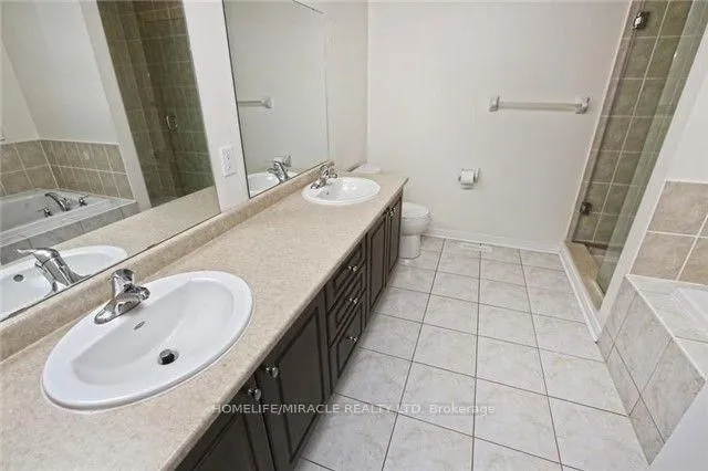 8 Arrowstone Crt, Brampton 2