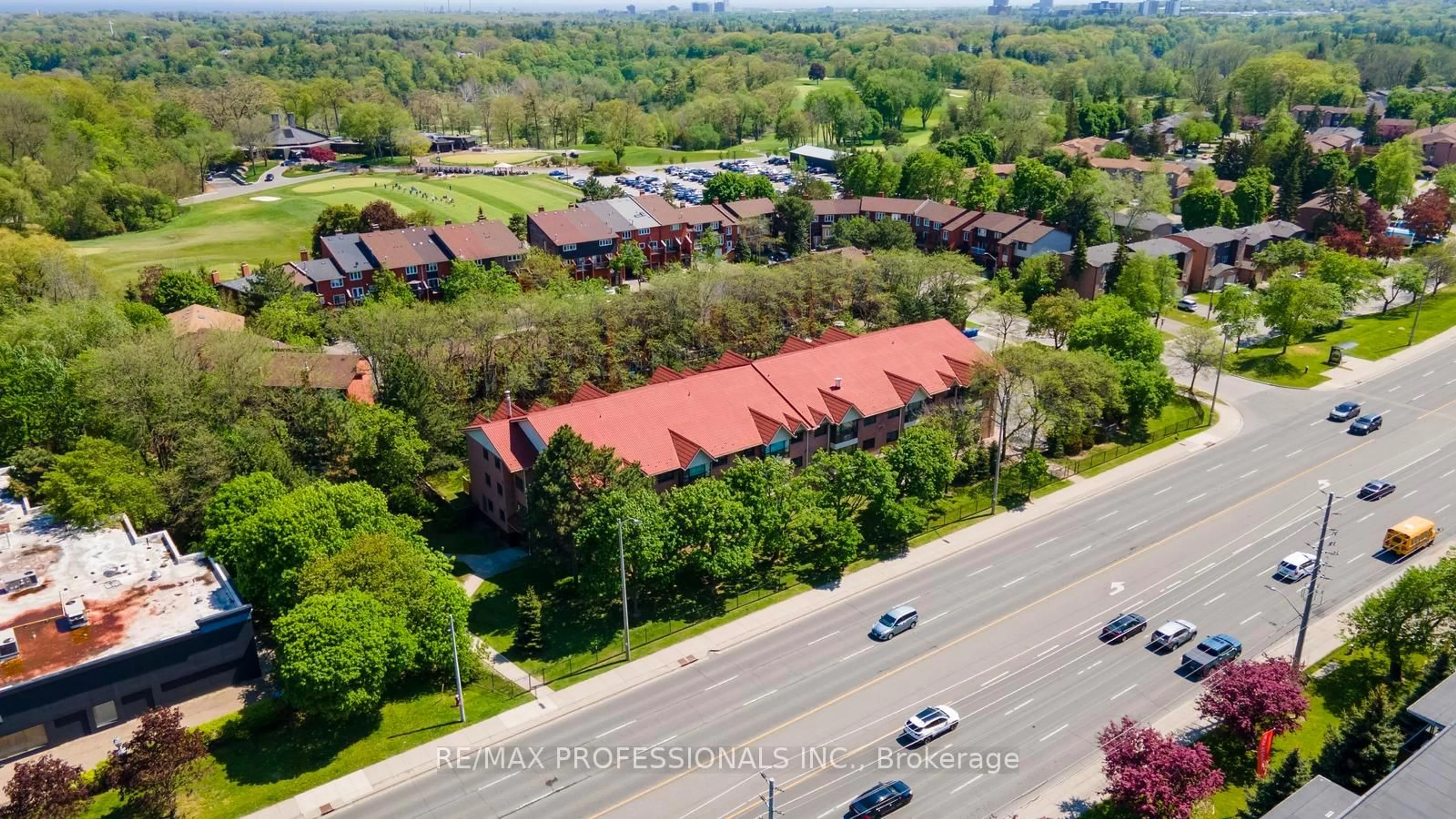 A pic from outside/outdoor area/front of a property/back of a property/a pic from drone, street for 1275 Cornerbrook Pl #313, Mississauga Ontario L5C 3J3
