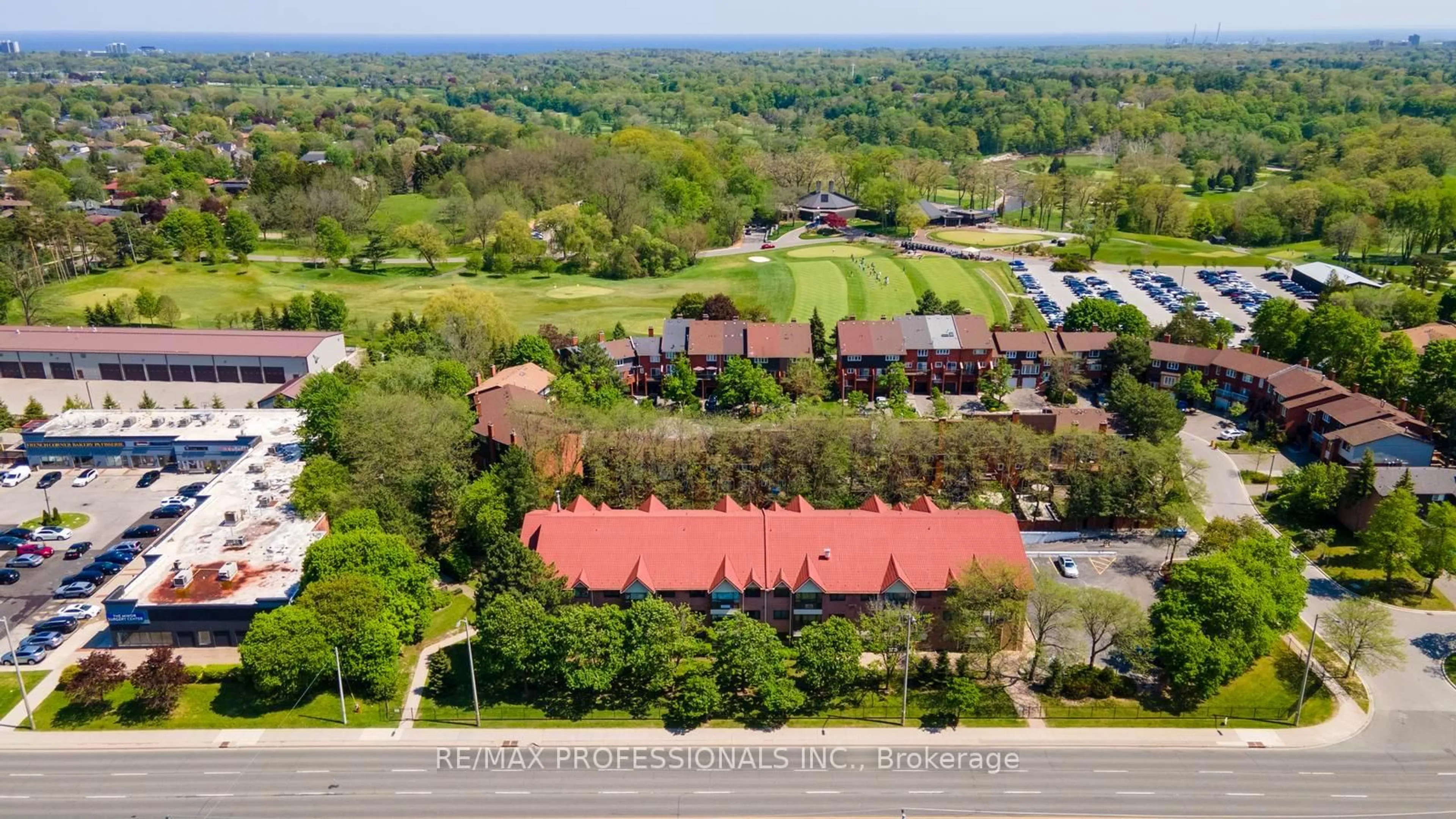 A pic from outside/outdoor area/front of a property/back of a property/a pic from drone, unknown for 1275 Cornerbrook Pl #313, Mississauga Ontario L5C 3J3