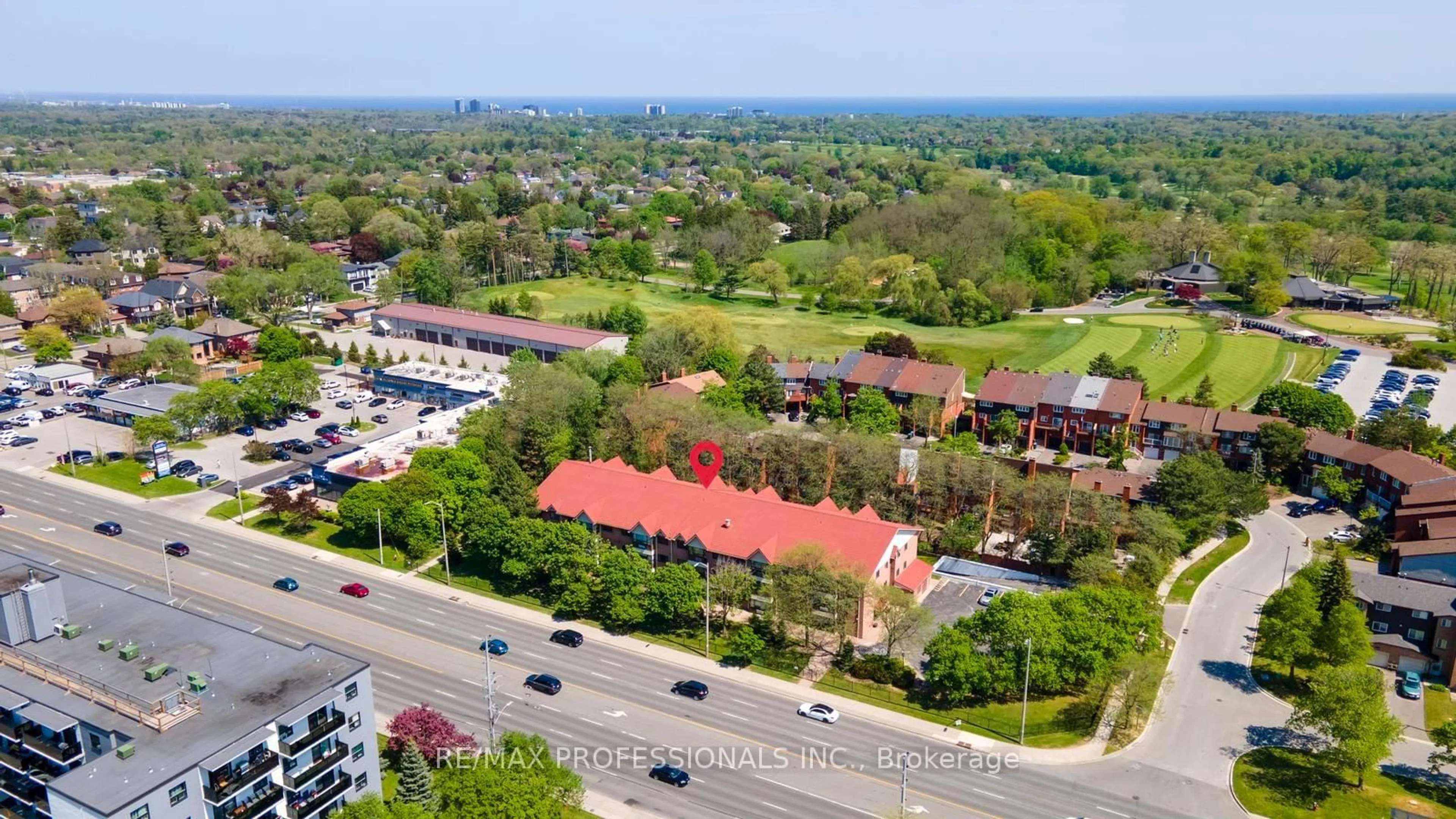 A pic from outside/outdoor area/front of a property/back of a property/a pic from drone, unknown for 1275 Cornerbrook Pl #313, Mississauga Ontario L5C 3J3