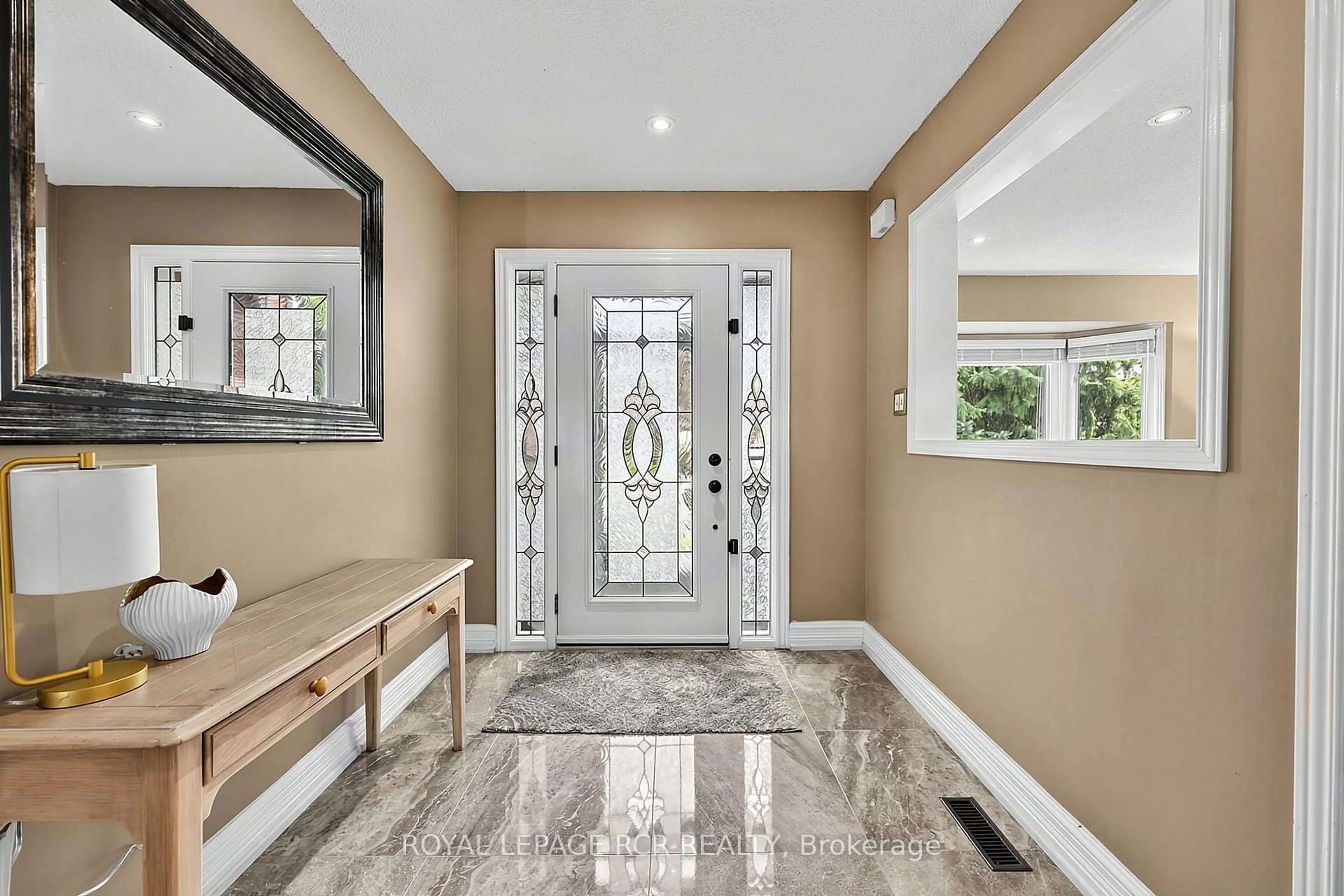 Indoor entryway for 18 Mccabe Cres, Caledon Ontario L7E 5W9