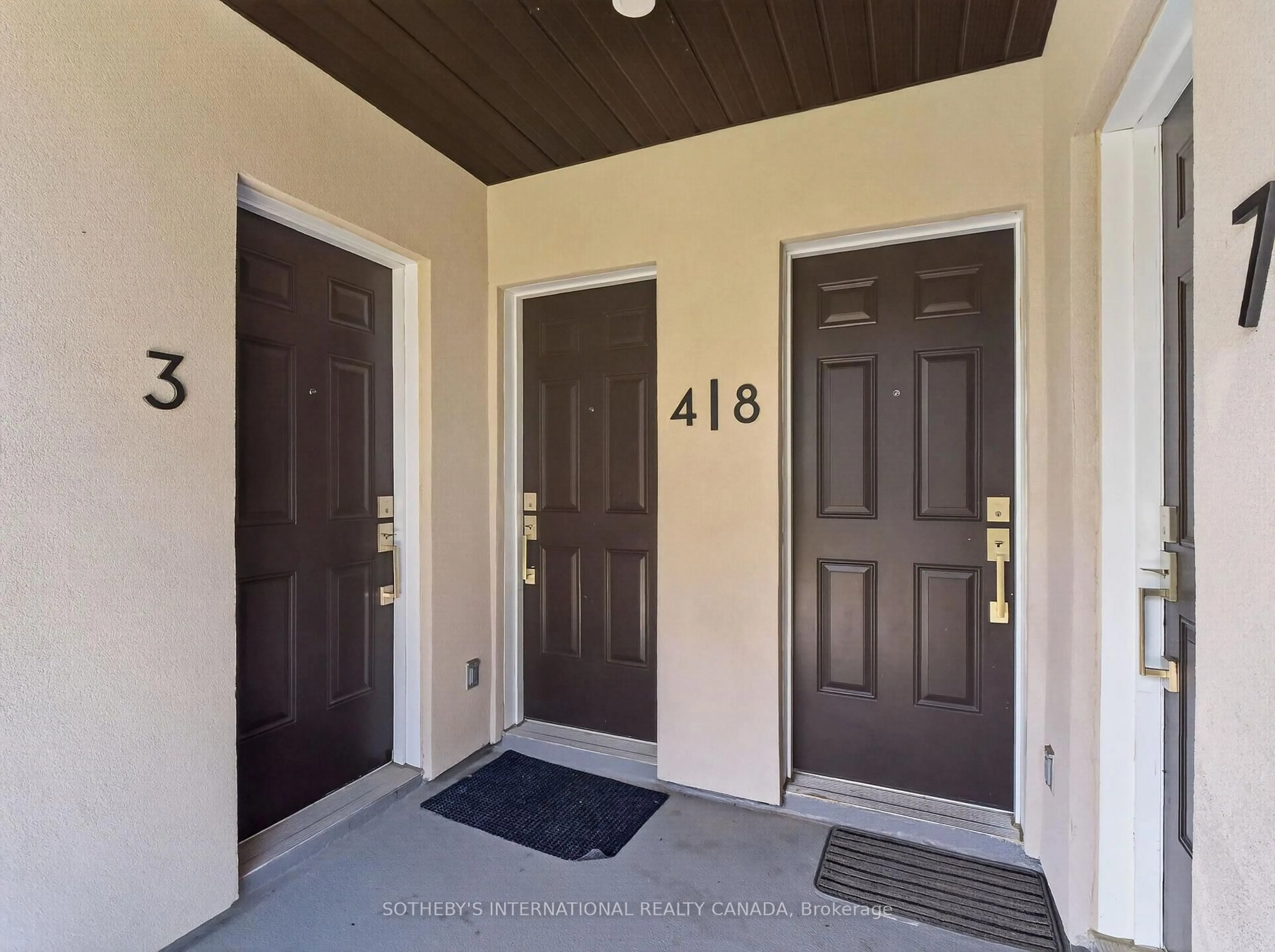 Indoor entryway for 4017 Hickory Dr #4, Mississauga Ontario L4W 0G6