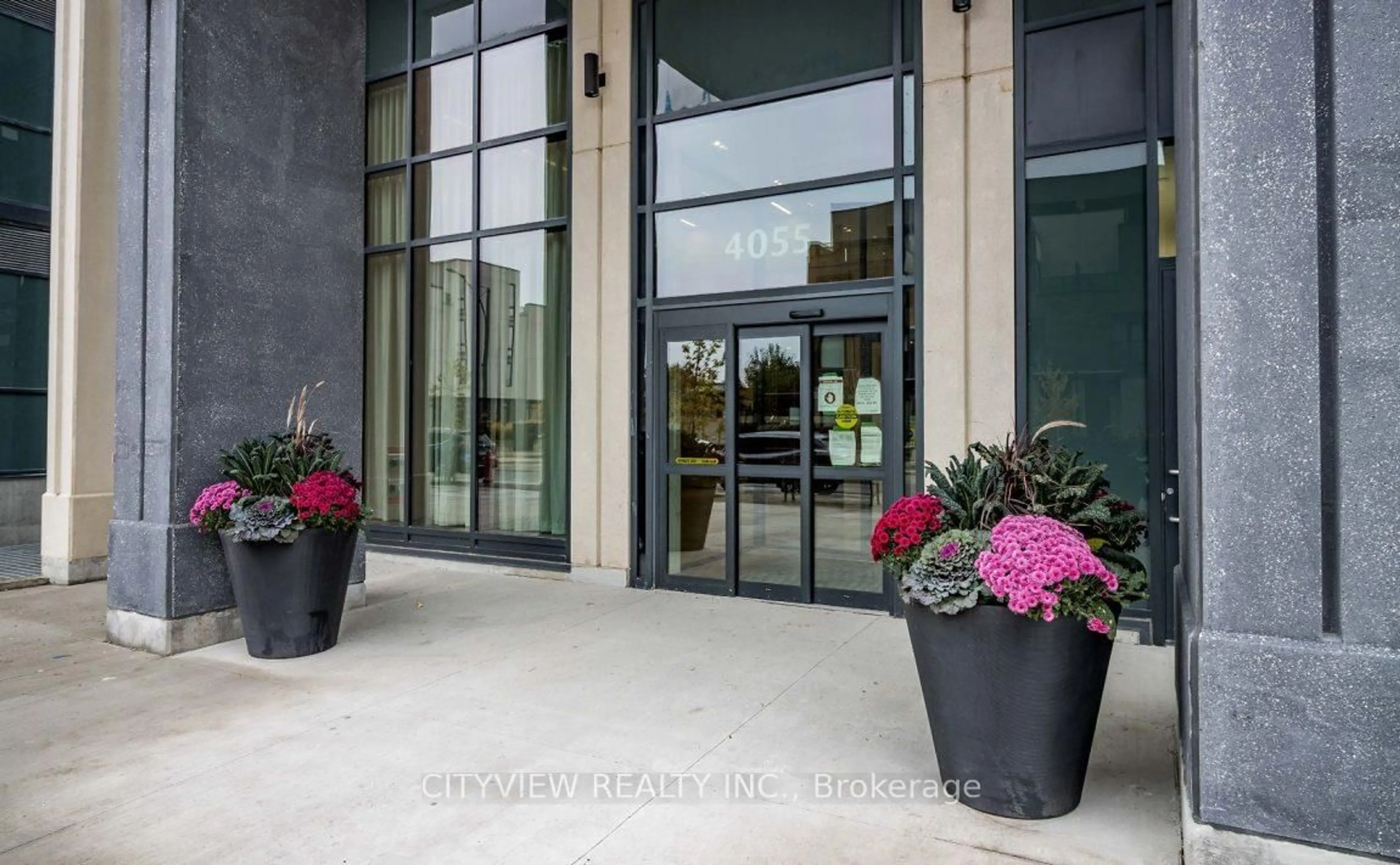 Indoor foyer for 4055 Parkside Village Dr #1818, Mississauga Ontario L5B 0K8