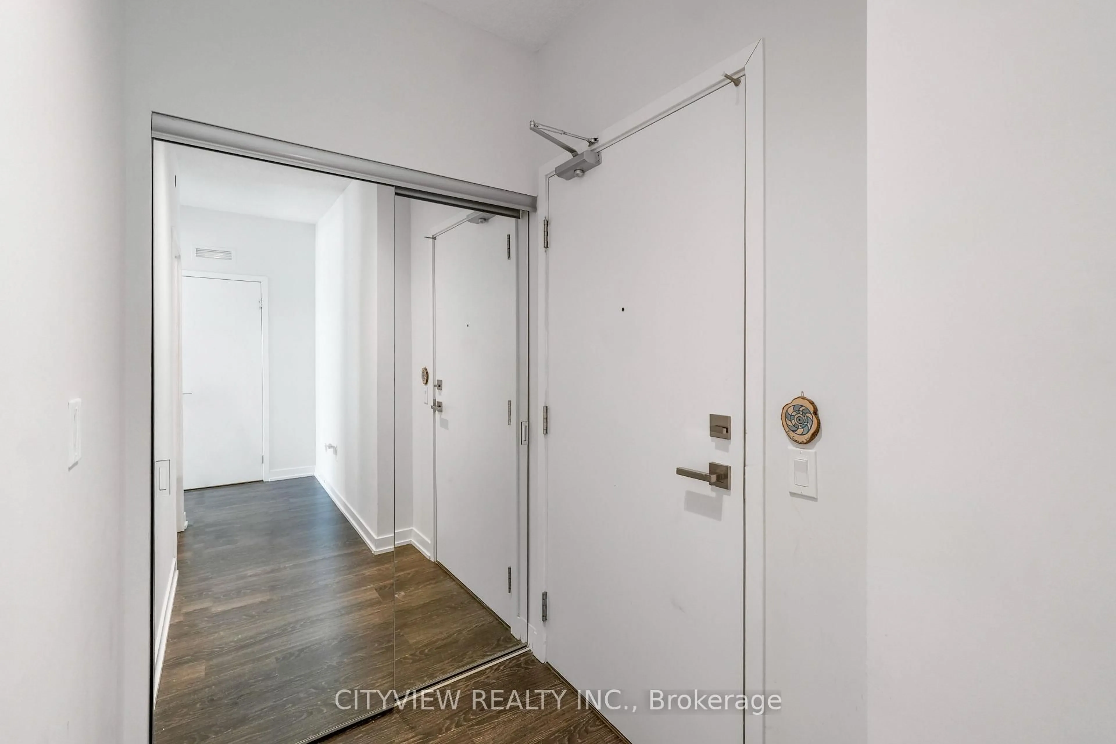 Indoor entryway for 4055 Parkside Village Dr #1818, Mississauga Ontario L5B 0K8