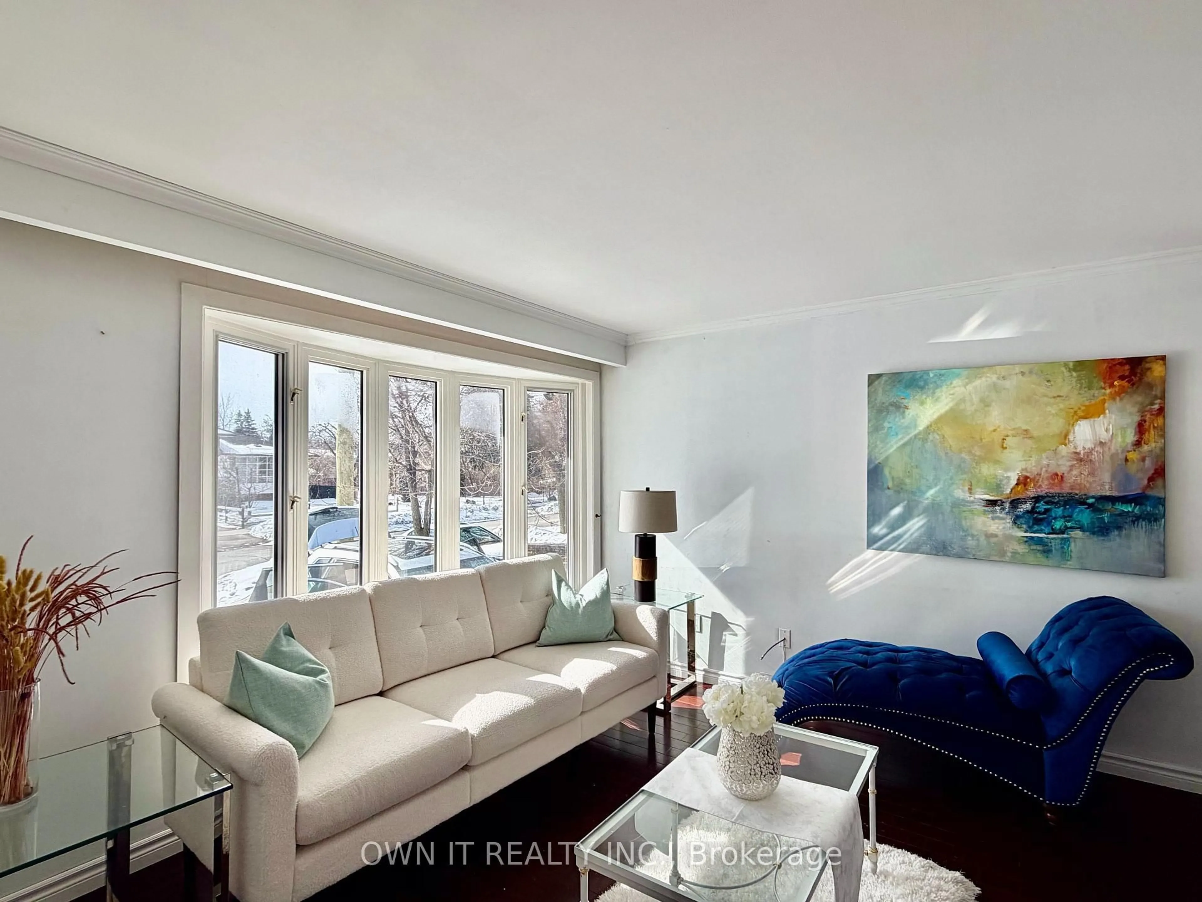 Living room with furniture, unknown for 68 Campbell Dr, Brampton Ontario L6X 2H7